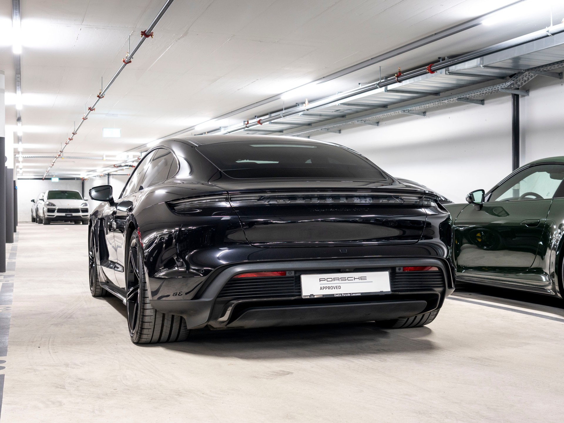 PORSCHE Taycan Turbo S-showroom-element-2