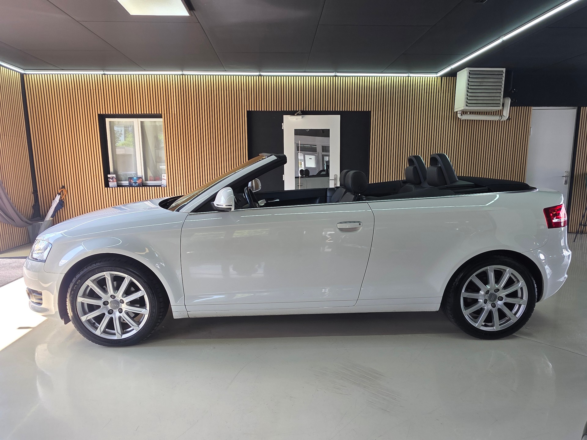 AUDI A3 Cabriolet 1.8 TFSI Ambition-showroom-element-3