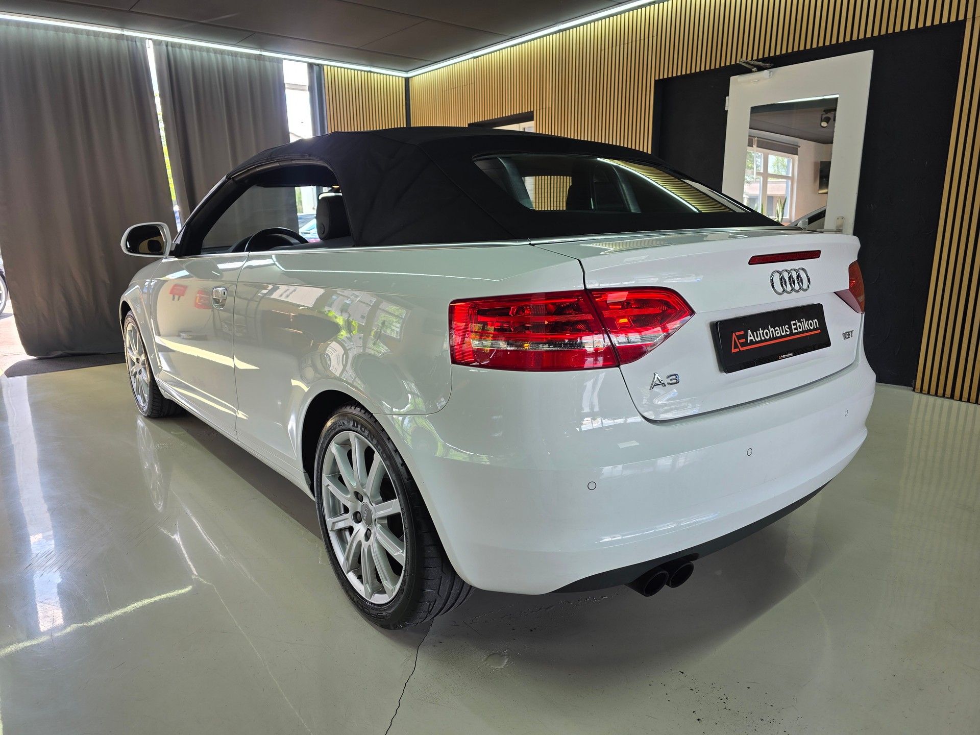 AUDI A3 Cabriolet 1.8 TFSI Ambition-image-8