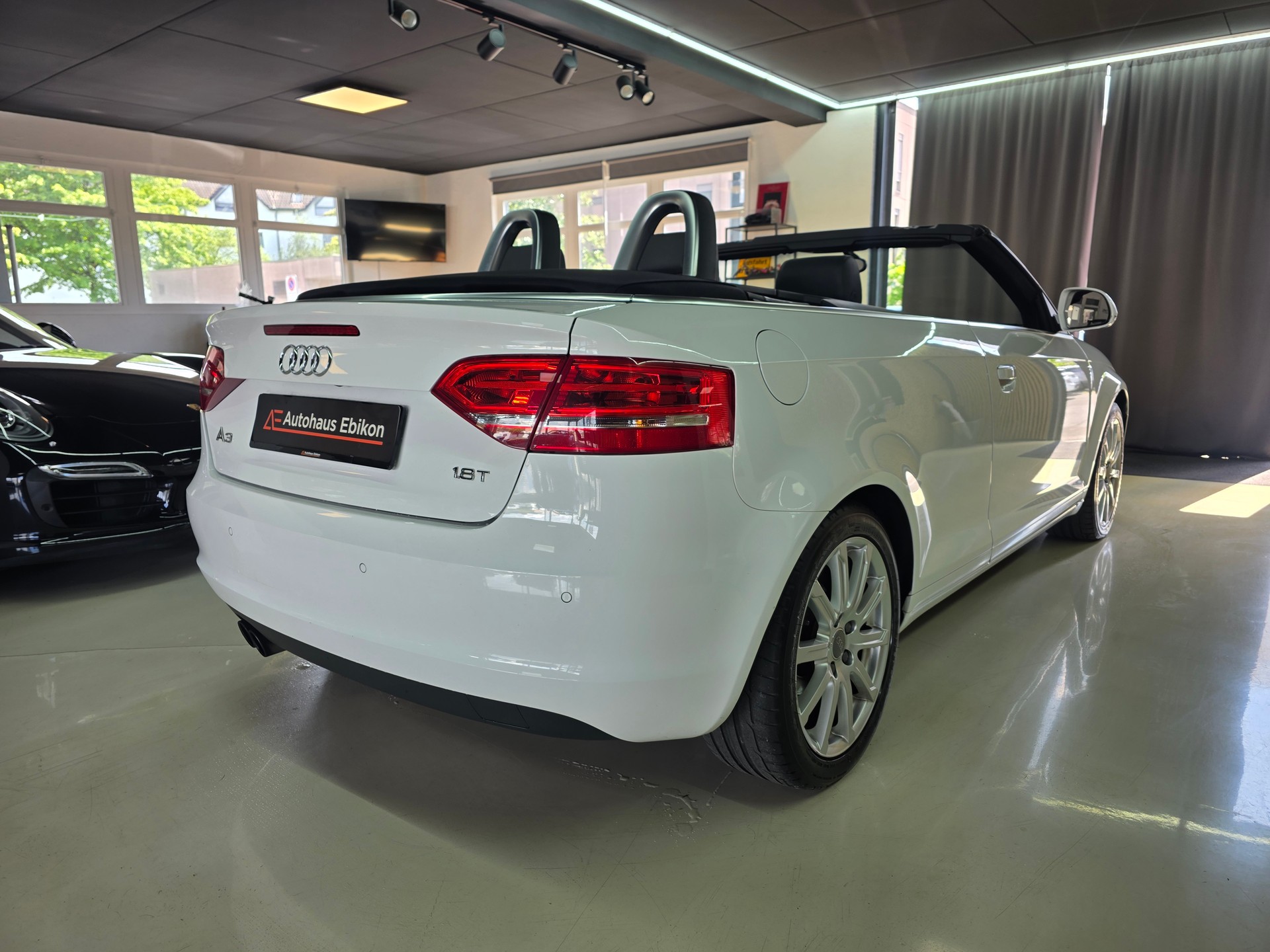 AUDI A3 Cabriolet 1.8 TFSI Ambition-image-6