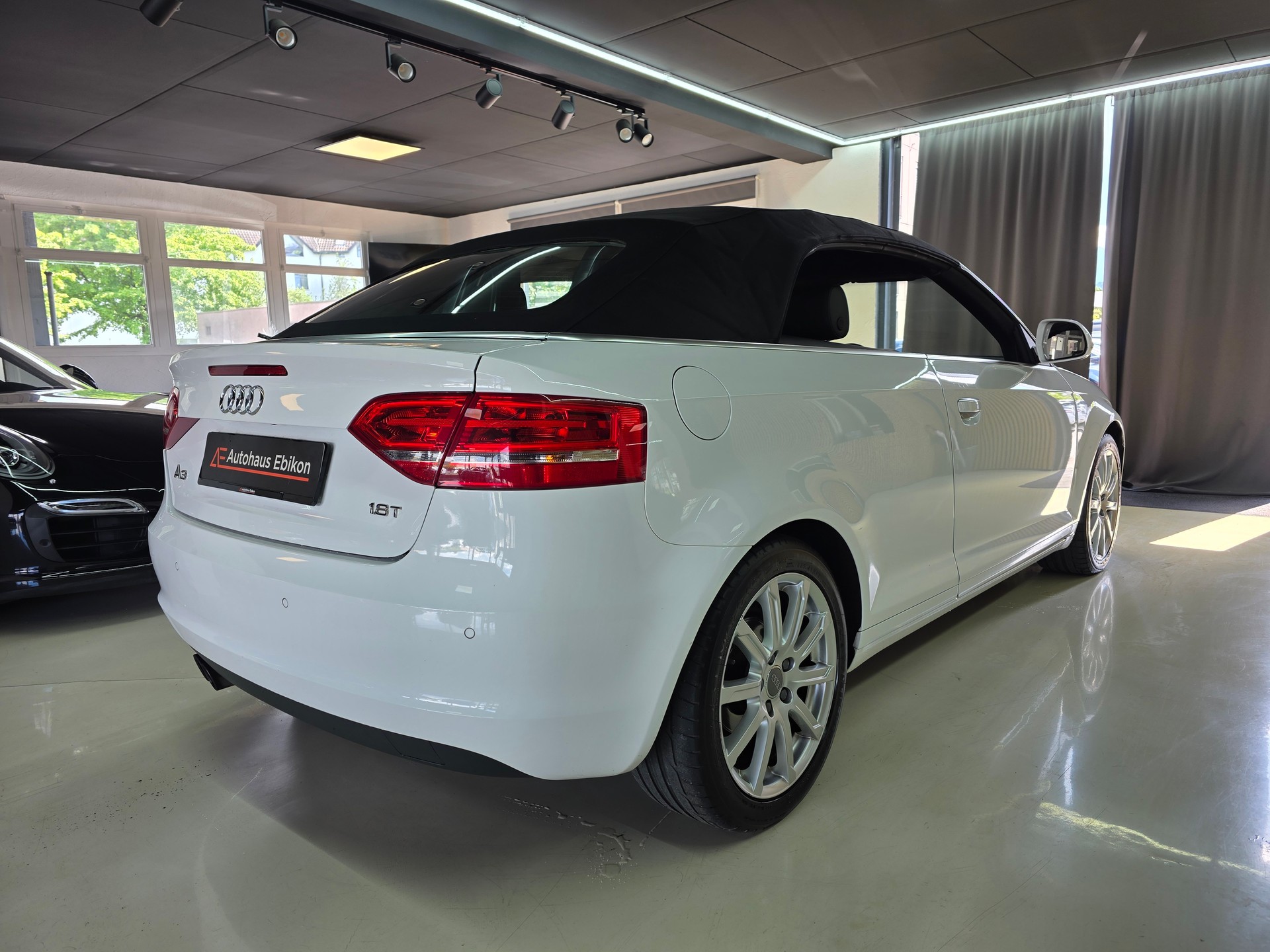 AUDI A3 Cabriolet 1.8 TFSI Ambition-image-10