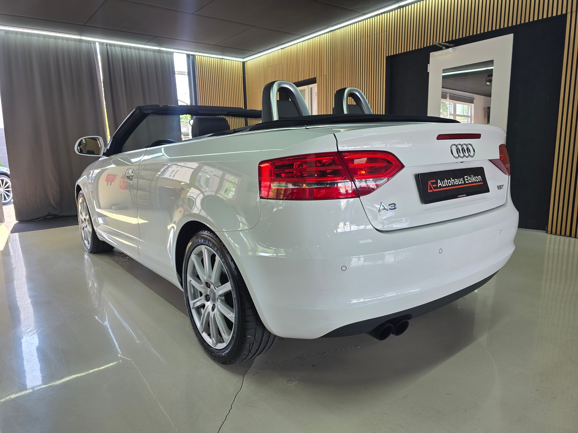 AUDI A3 Cabriolet 1.8 TFSI Ambition-image-4