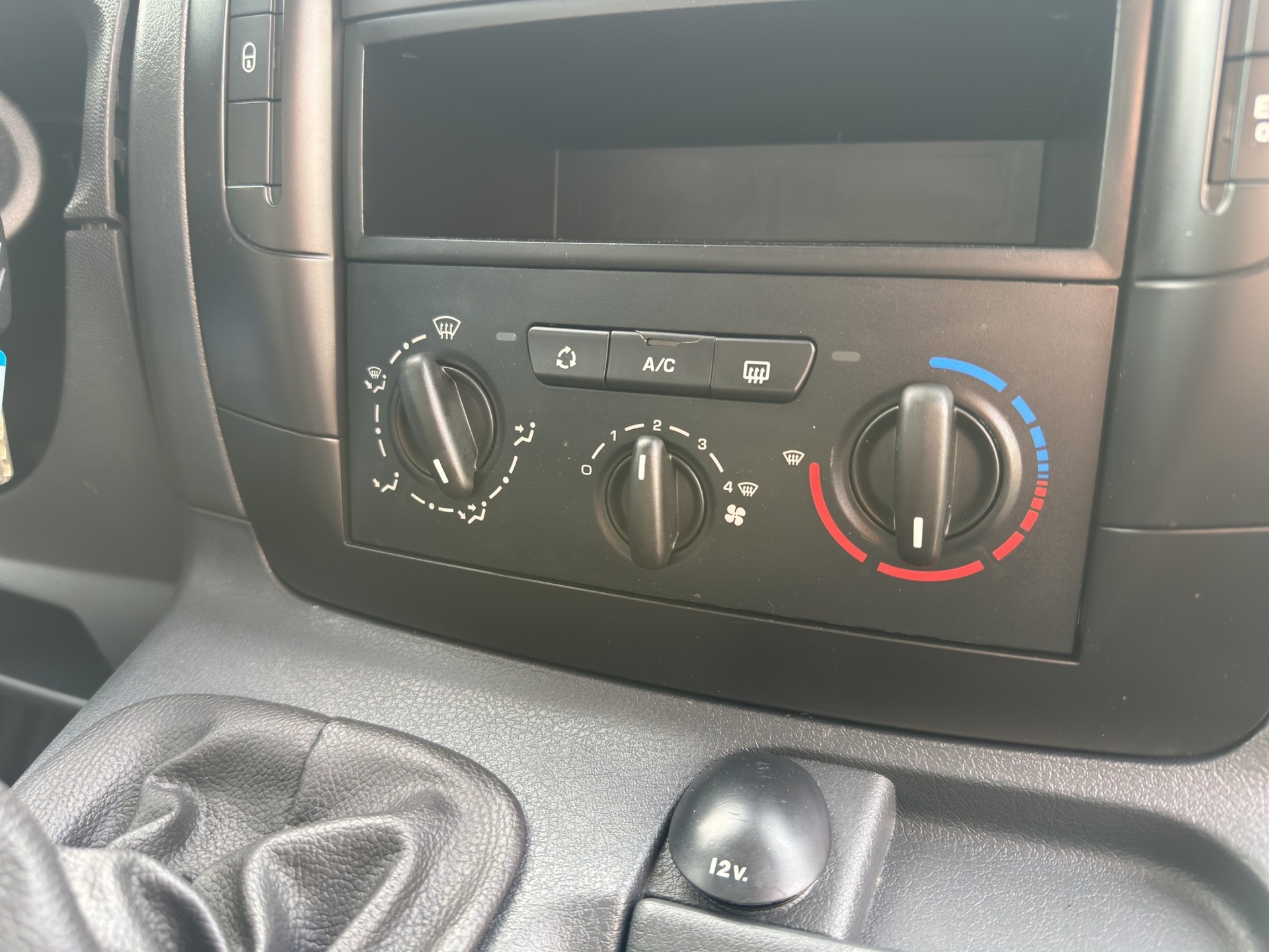 CITROEN Jumpy 2.0 HDi L2H1 Attraction-image-13