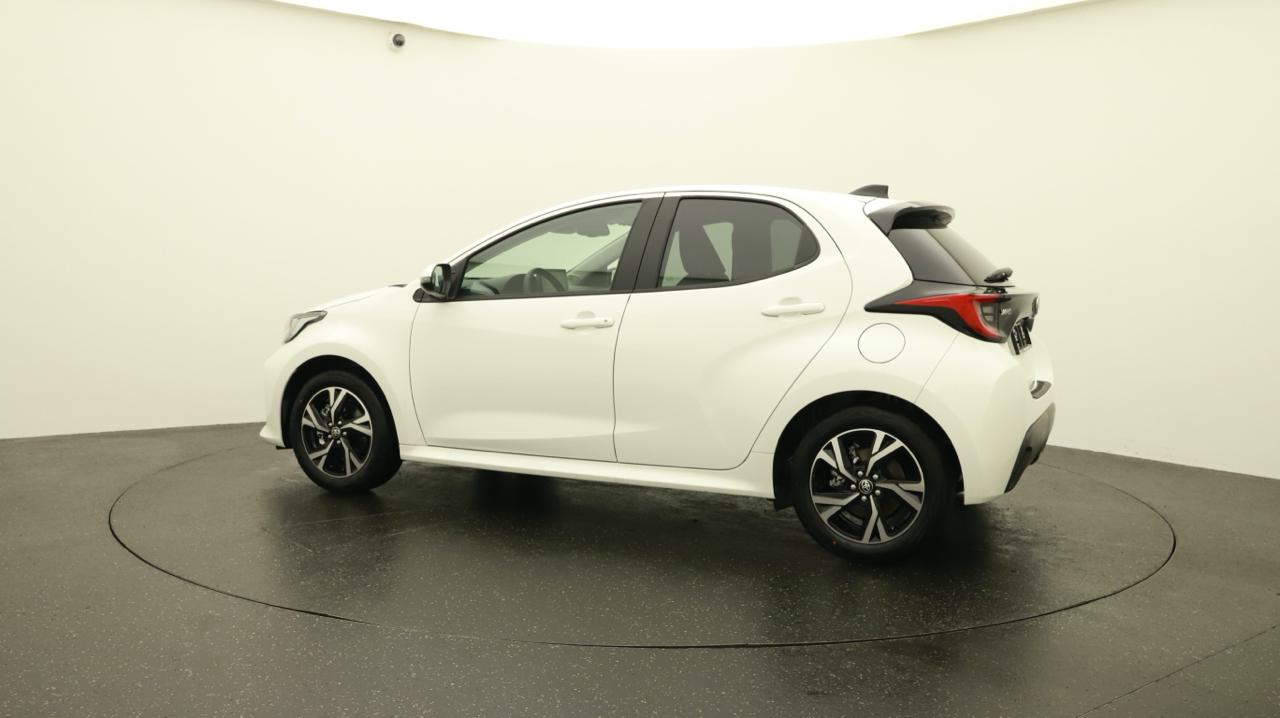 TOYOTA Yaris 1.5 Sport e-CVT-showroom-element-2