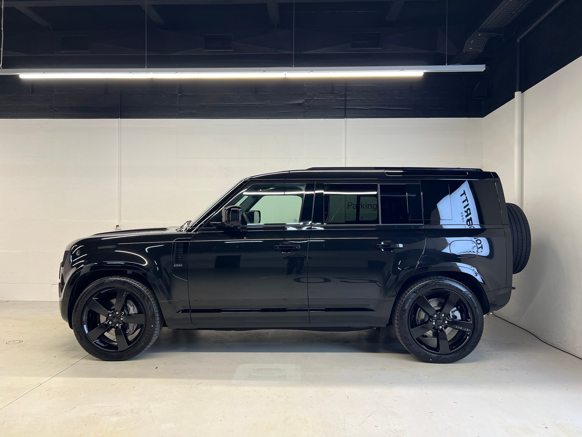 LAND ROVER Defender 110 2.0 P300e X-Dynamic HSE-image-7