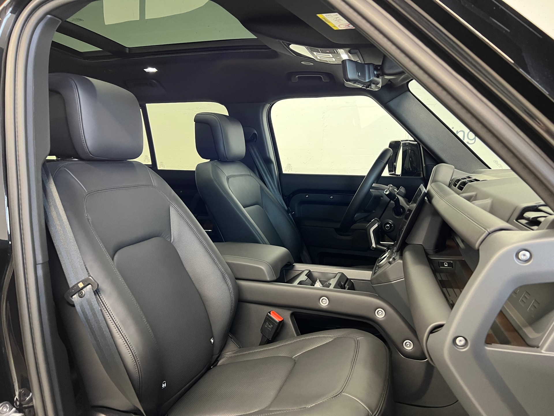 LAND ROVER Defender 110 2.0 P300e X-Dynamic HSE-image-5