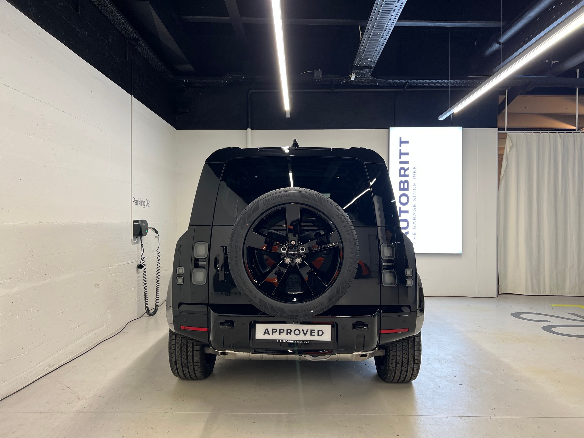 LAND ROVER Defender 110 2.0 P300e X-Dynamic HSE-image-8