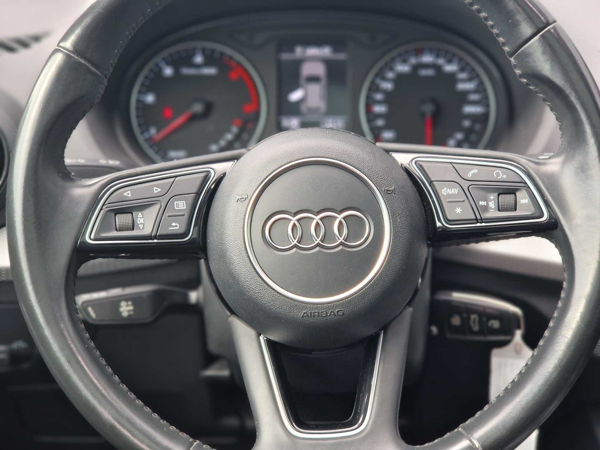AUDI Q2 2.0 TDI quattro-image-5