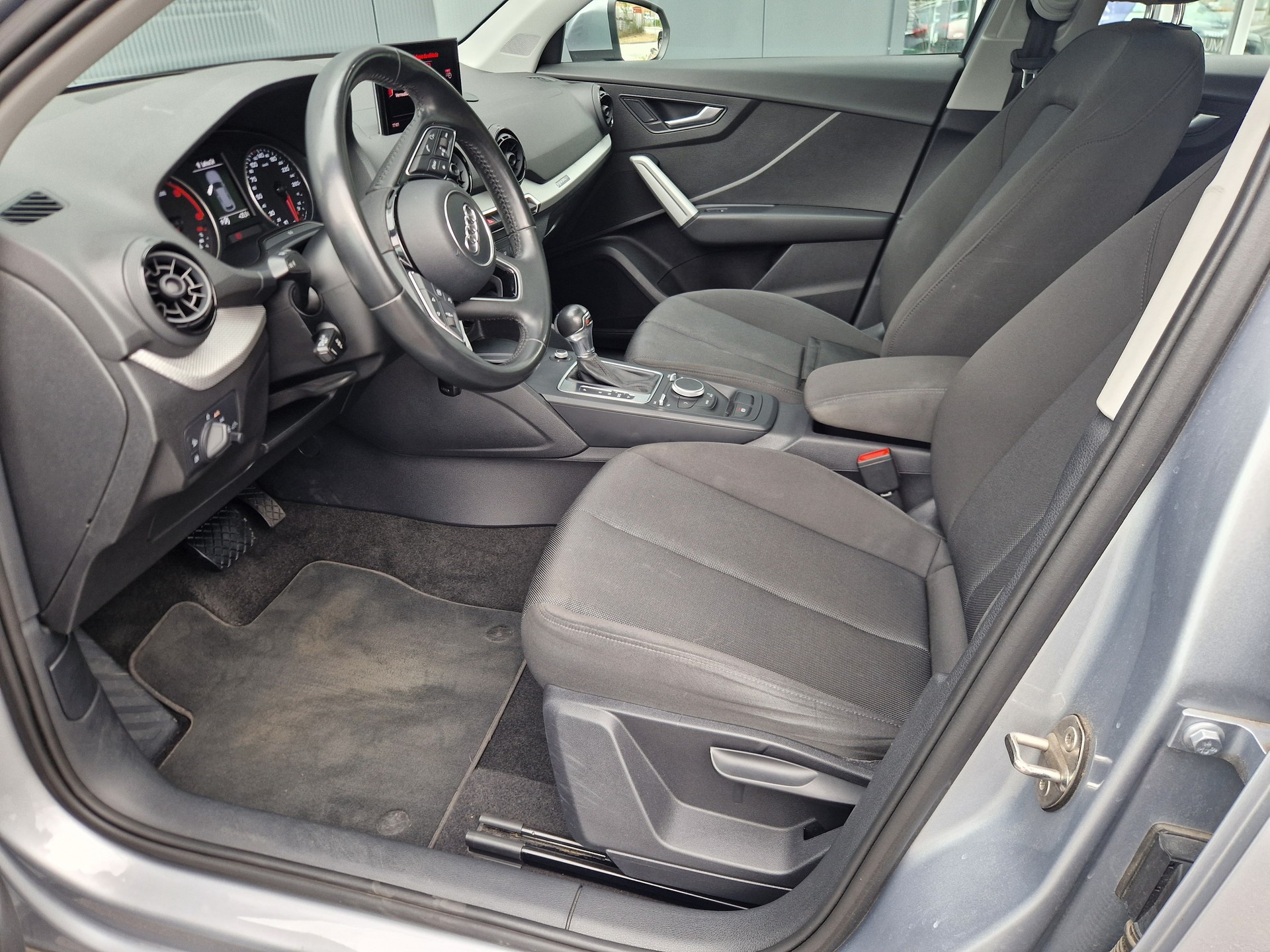 AUDI Q2 2.0 TDI quattro-image-3