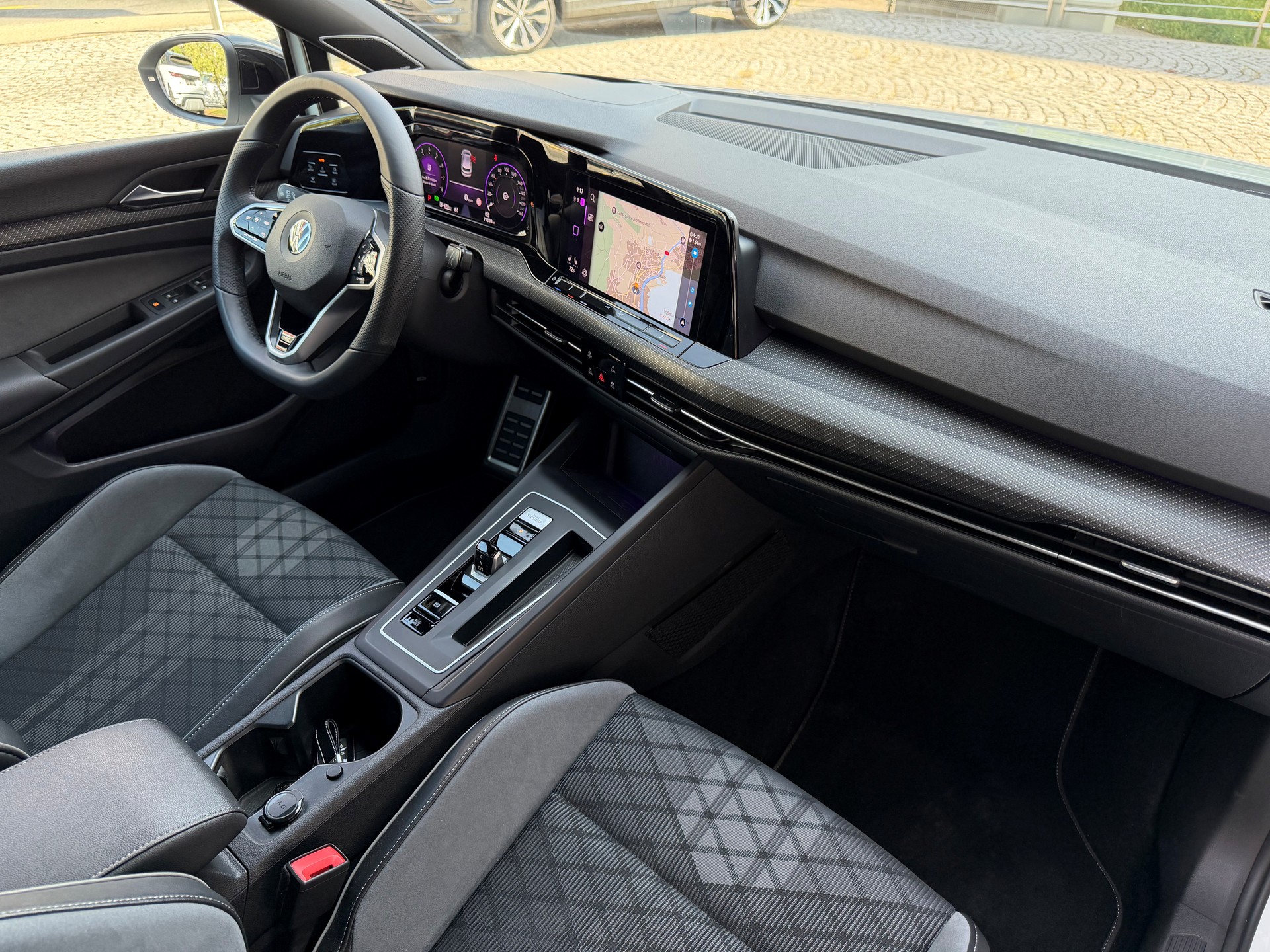 VW Golf 1.5 eTSI mHEV R-Line-image-7