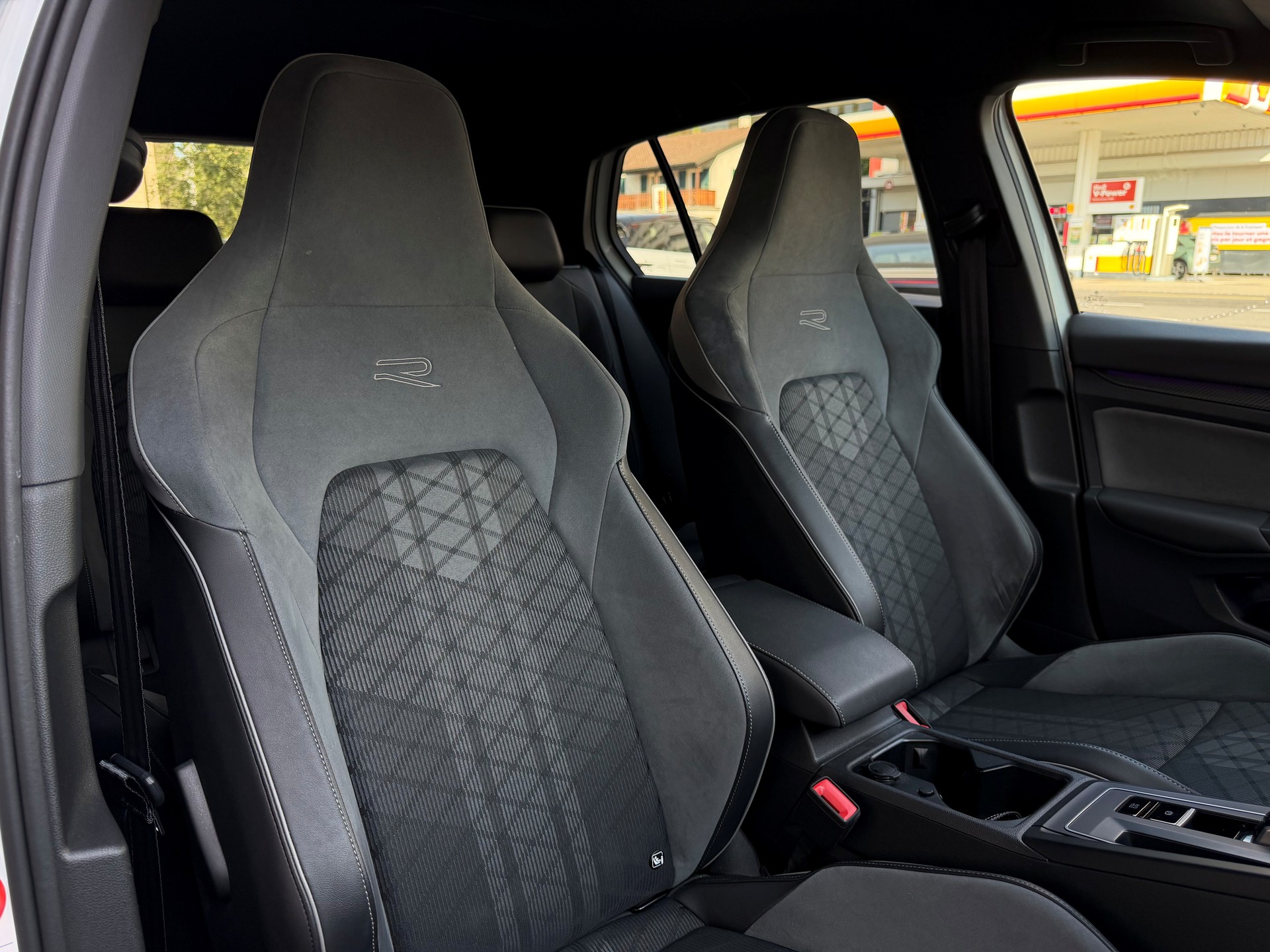 VW Golf 1.5 eTSI mHEV R-Line-image-9