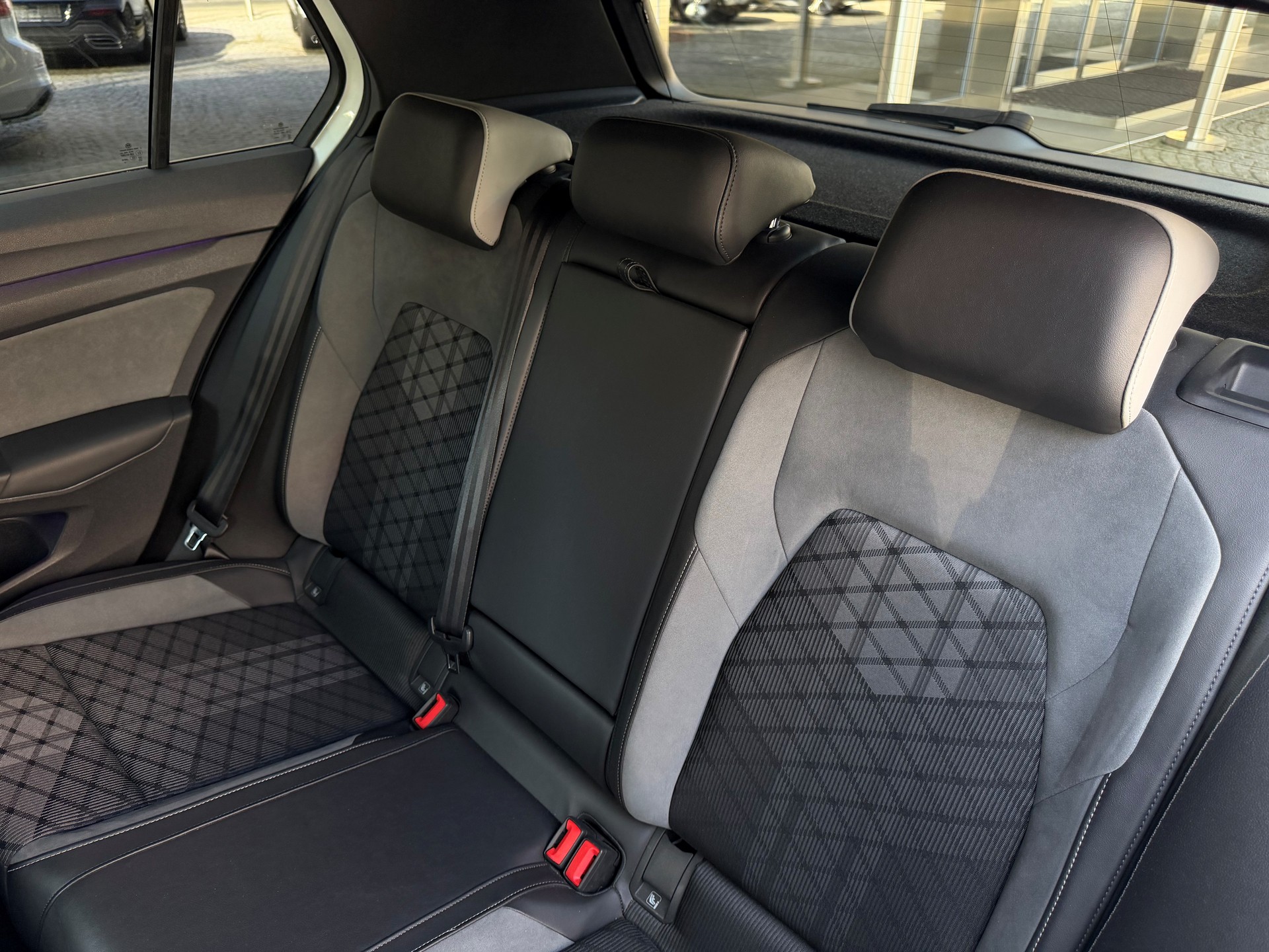 VW Golf 1.5 eTSI mHEV R-Line-image-10