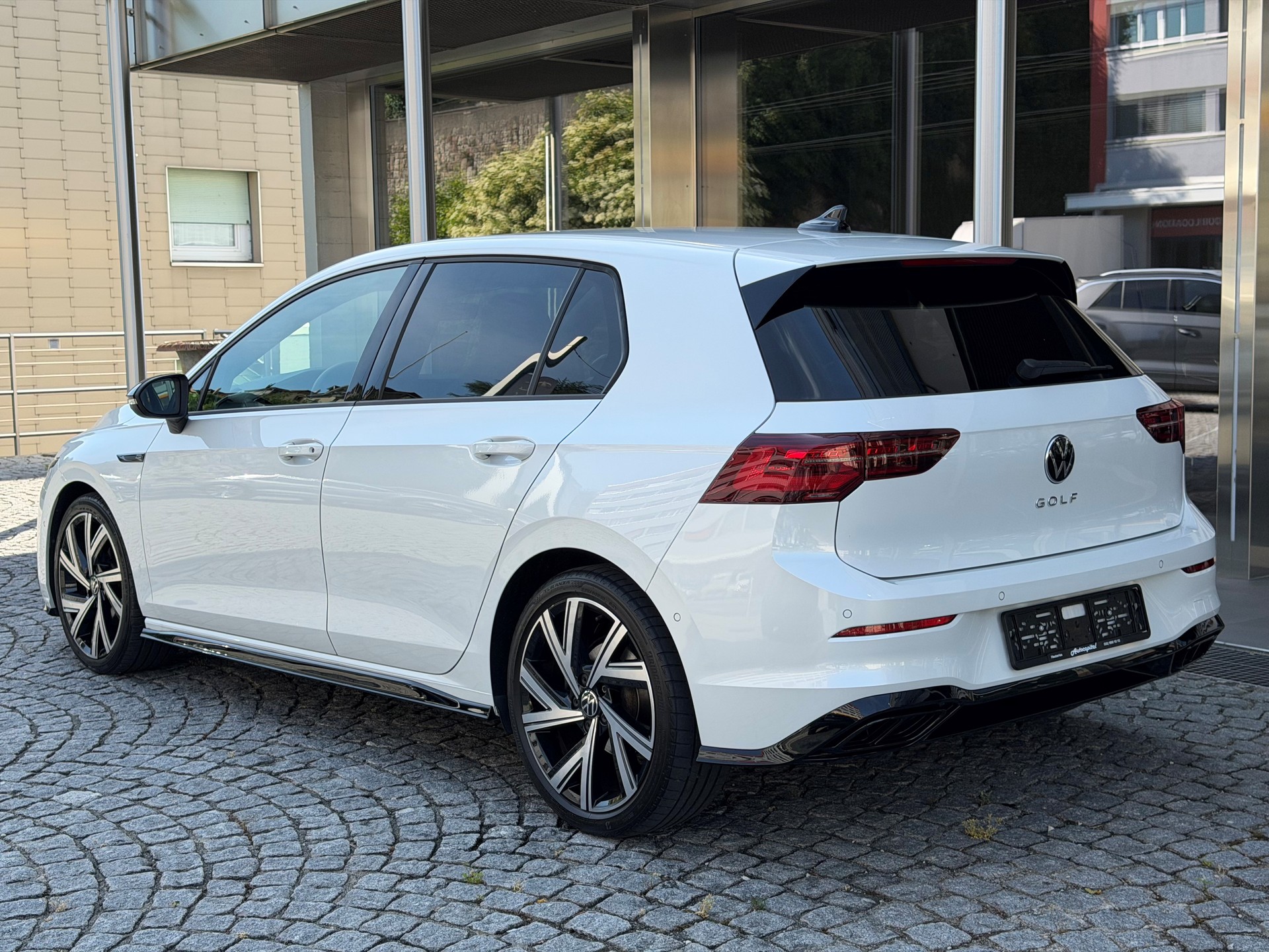 VW Golf 1.5 eTSI mHEV R-Line-image-3