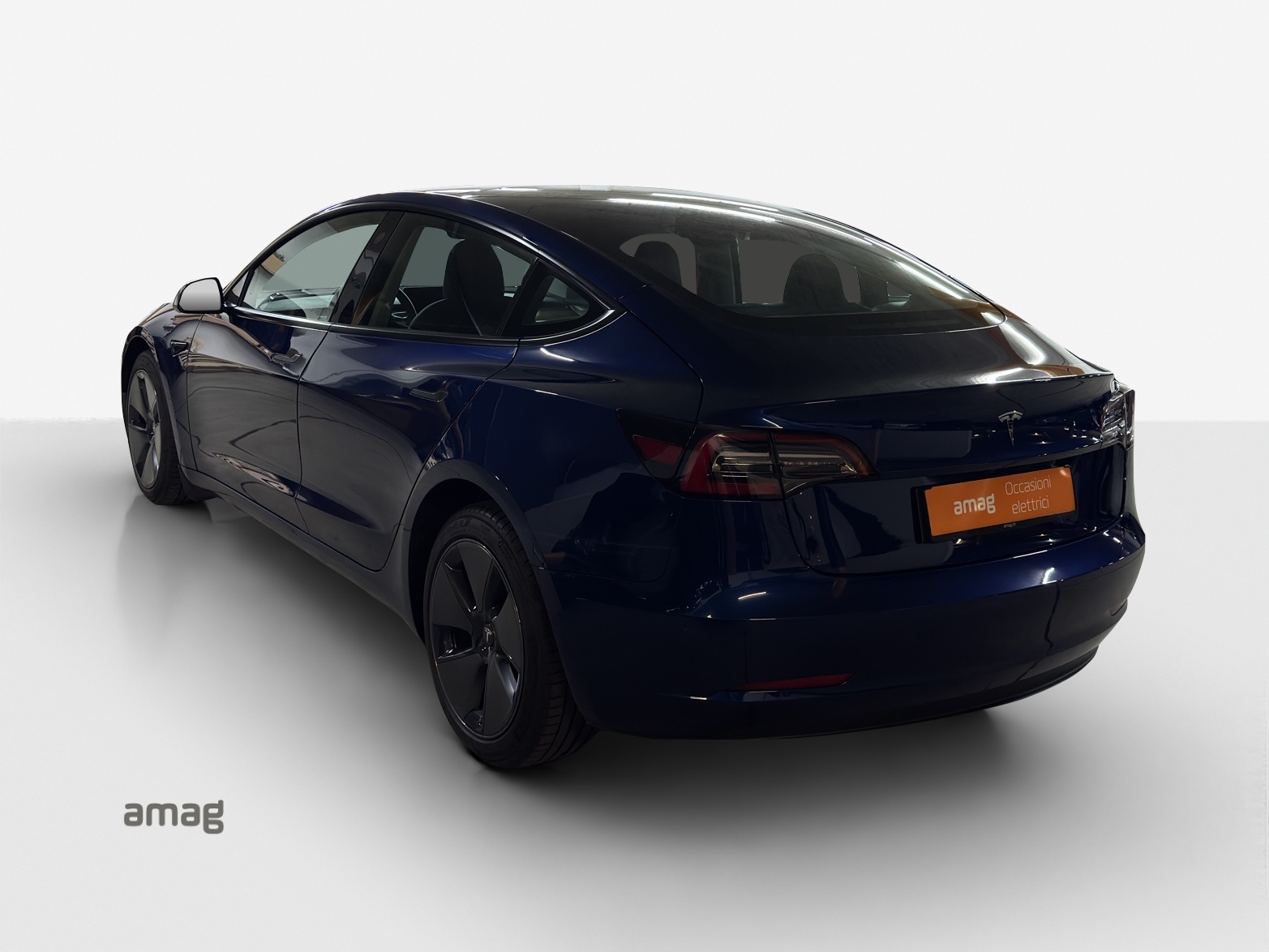TESLA Model 3-showroom-element-2