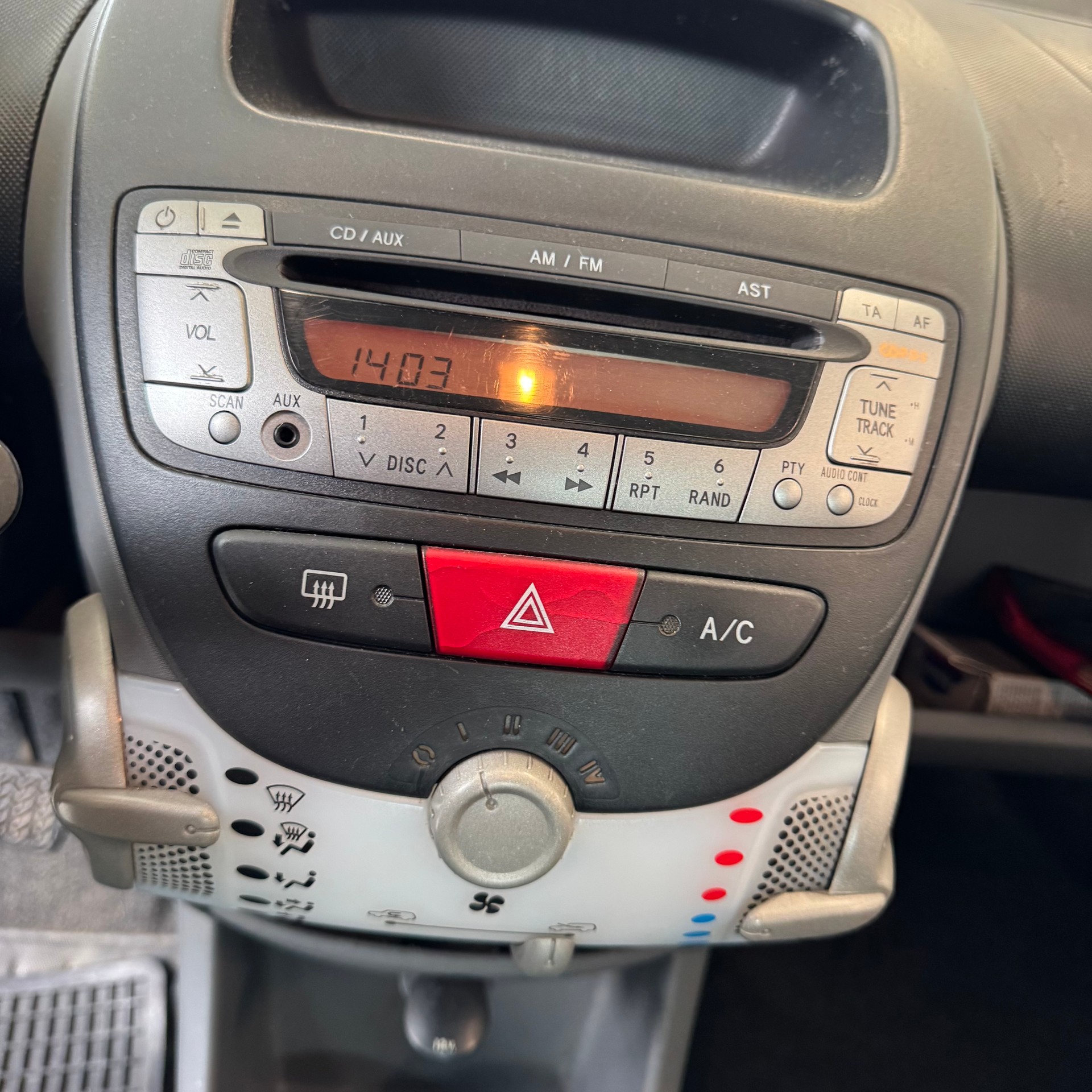 CITROEN C1 1.0i Chic (SX) SensoDrive-image-8
