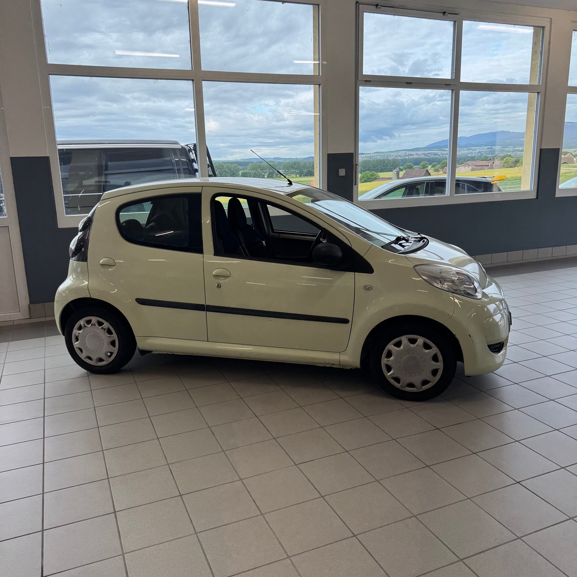 CITROEN C1 1.0i Chic (SX) SensoDrive-image-4