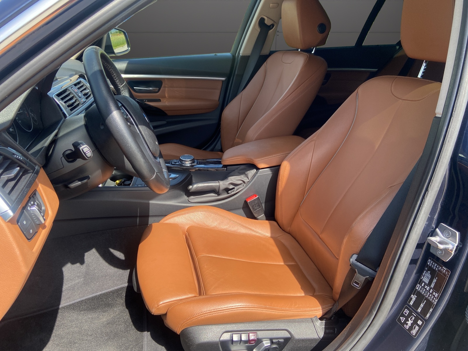 BMW 330i xDrive Luxury Line Steptronic-image-8
