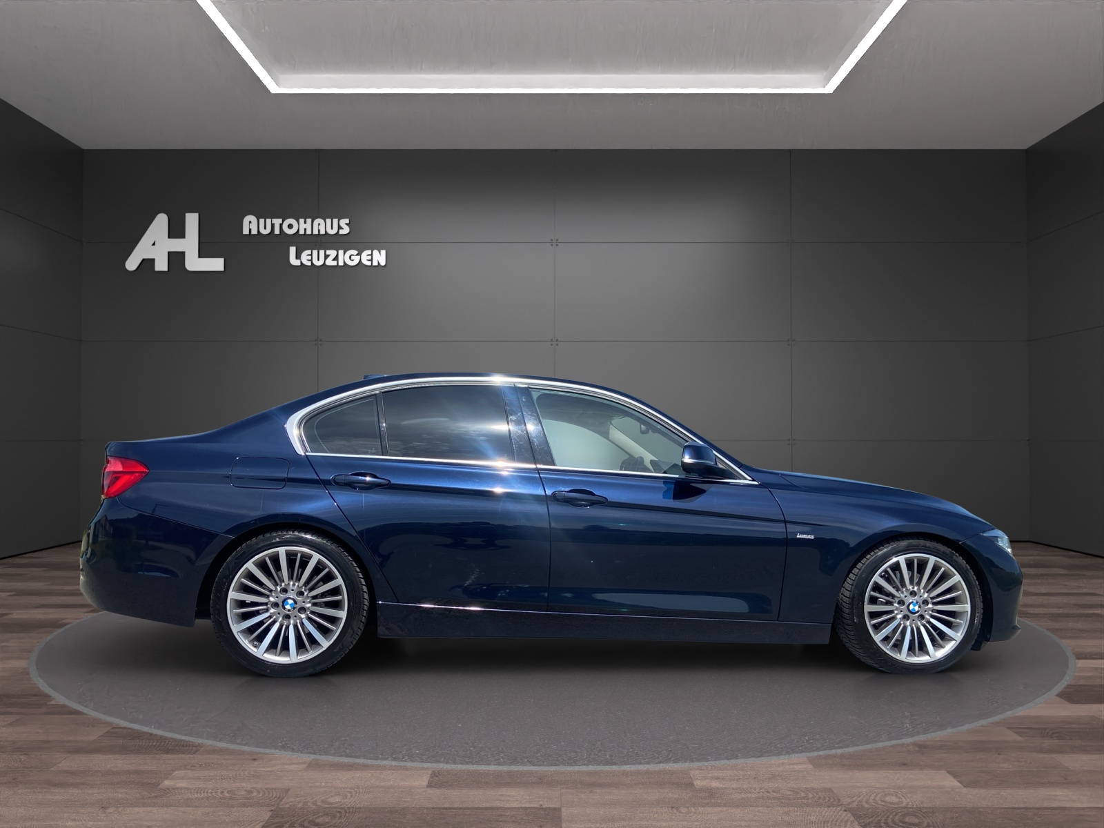 BMW 330i xDrive Luxury Line Steptronic-image-5