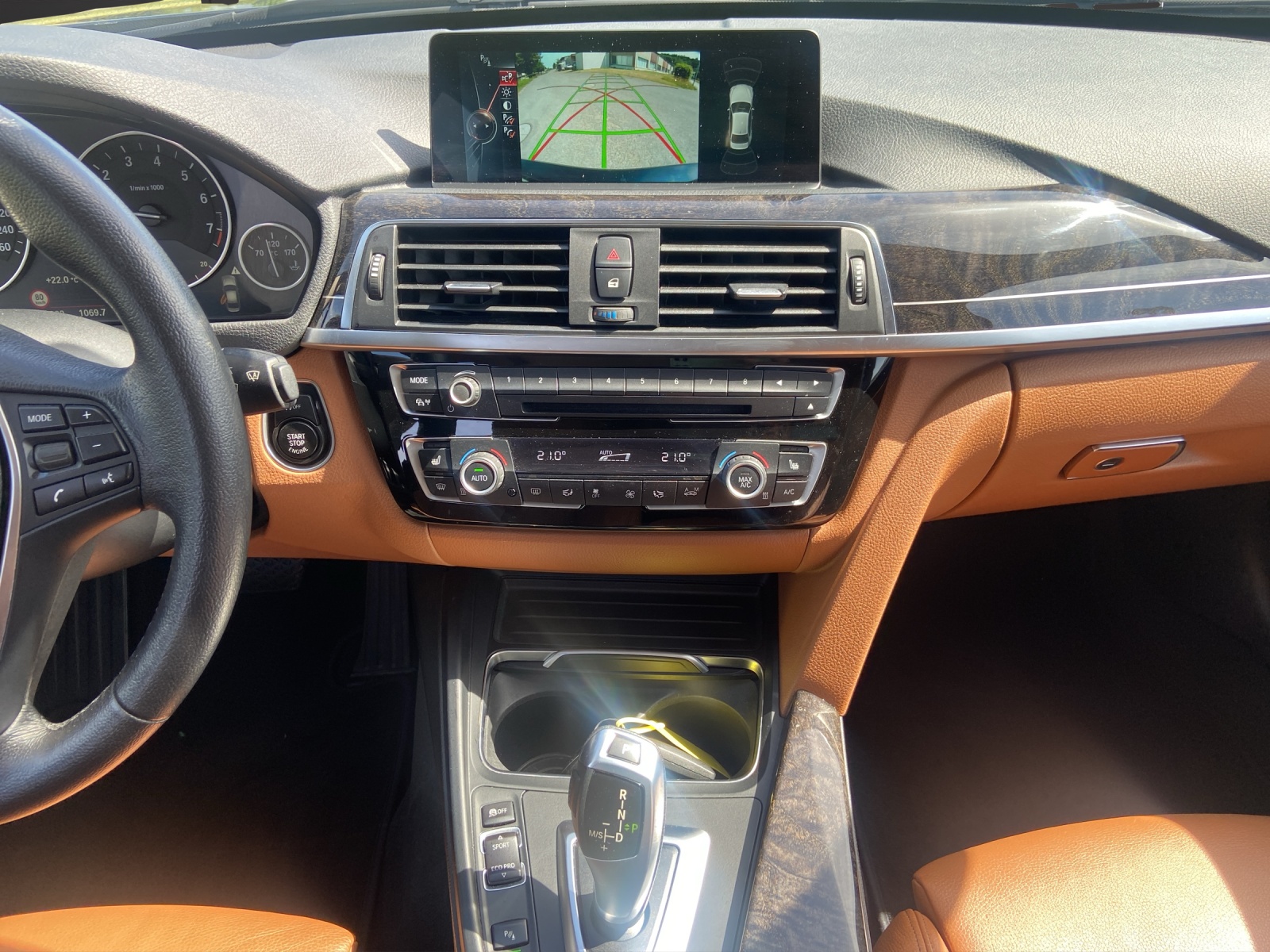 BMW 330i xDrive Luxury Line Steptronic-image-11