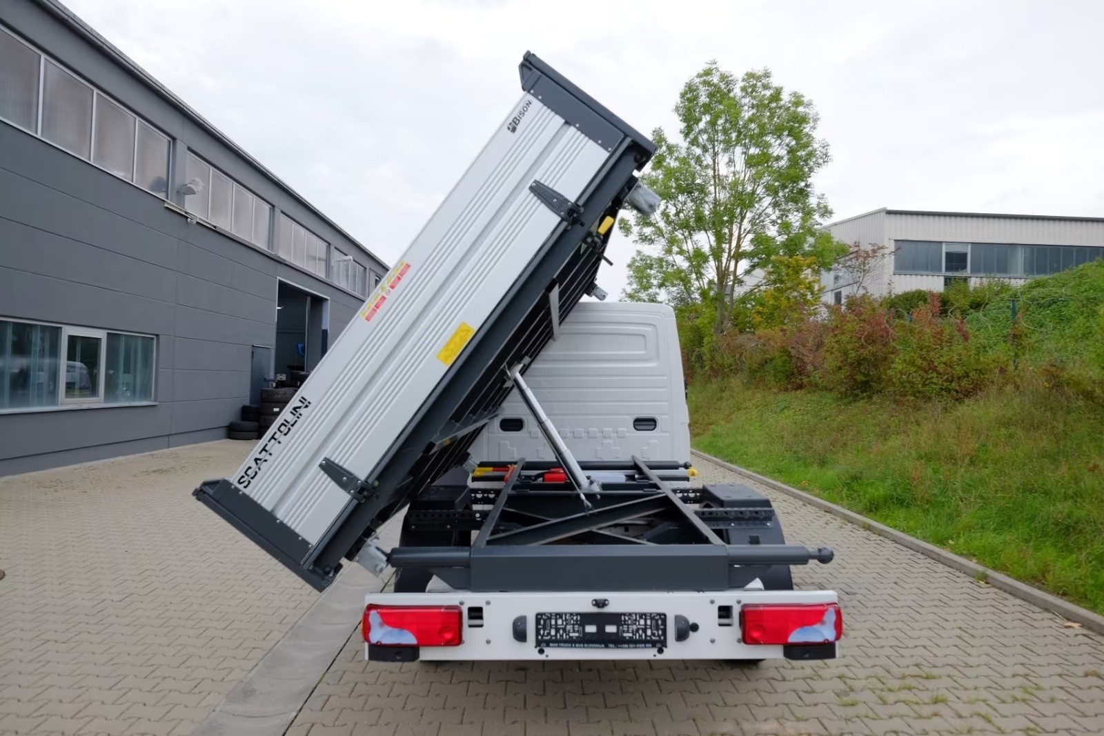 MAN TGE 3.5 L4 3-Seitenkipper DoKa-showroom-element-2