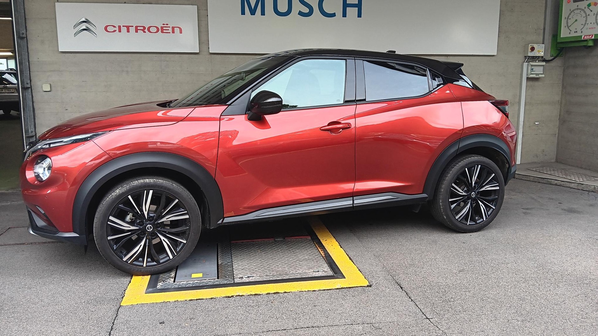 NISSAN Juke 1.0 DIG-T N-Design DCT-showroom-element-2