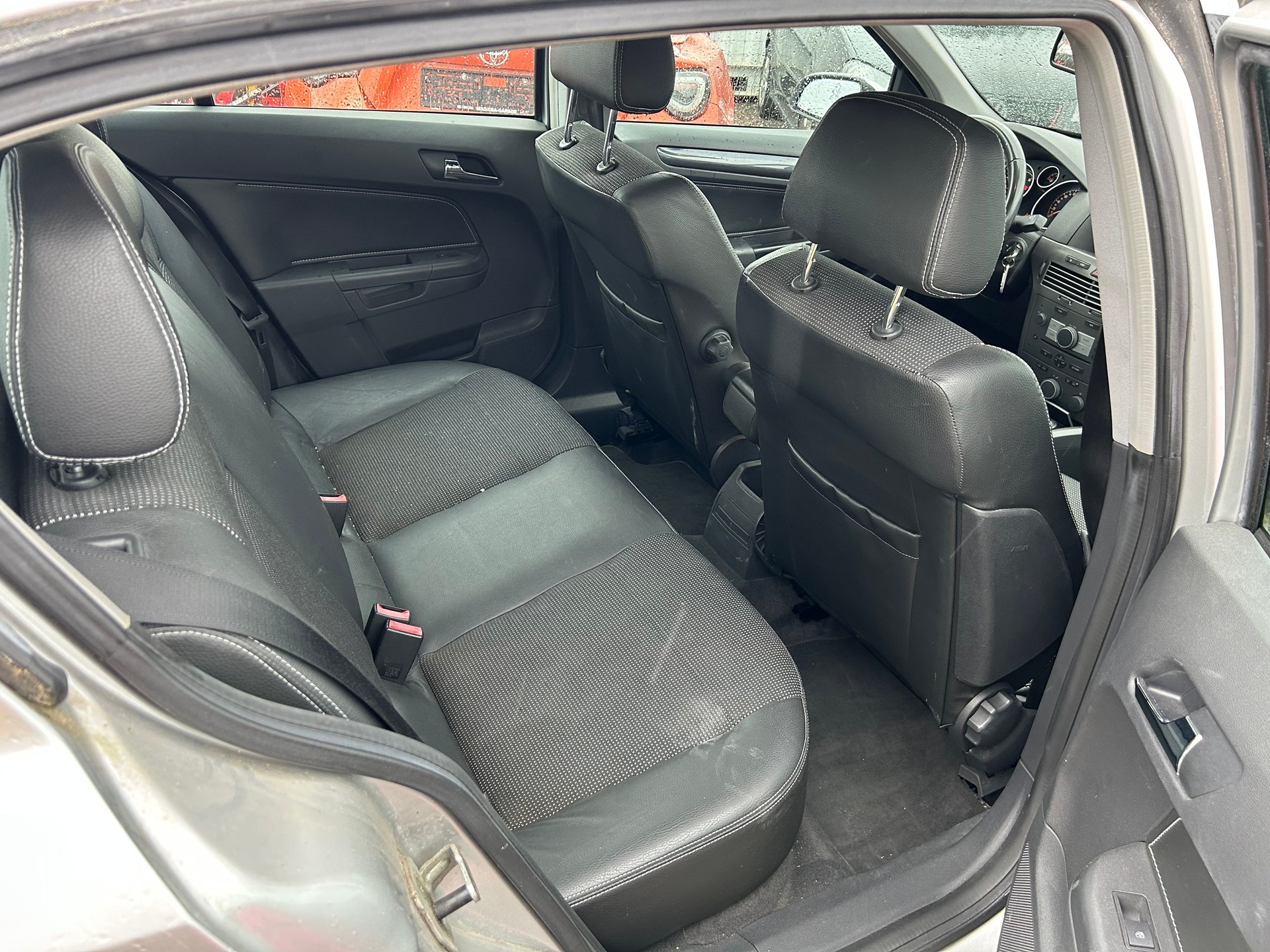 OPEL Astra 1.8i 16V Cosmo-image-14