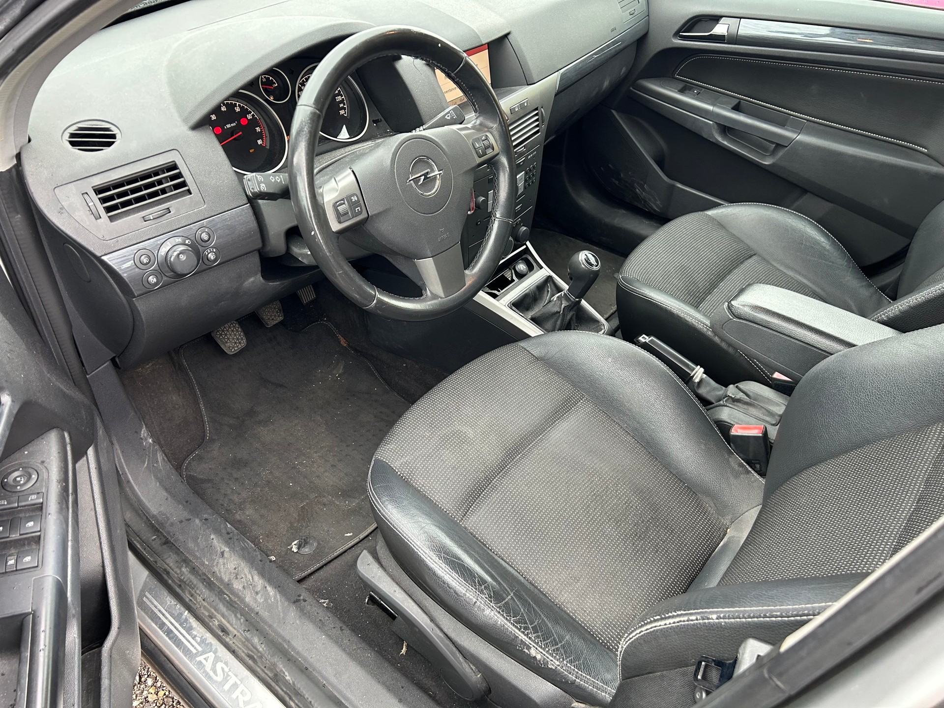 OPEL Astra 1.8i 16V Cosmo-image-11