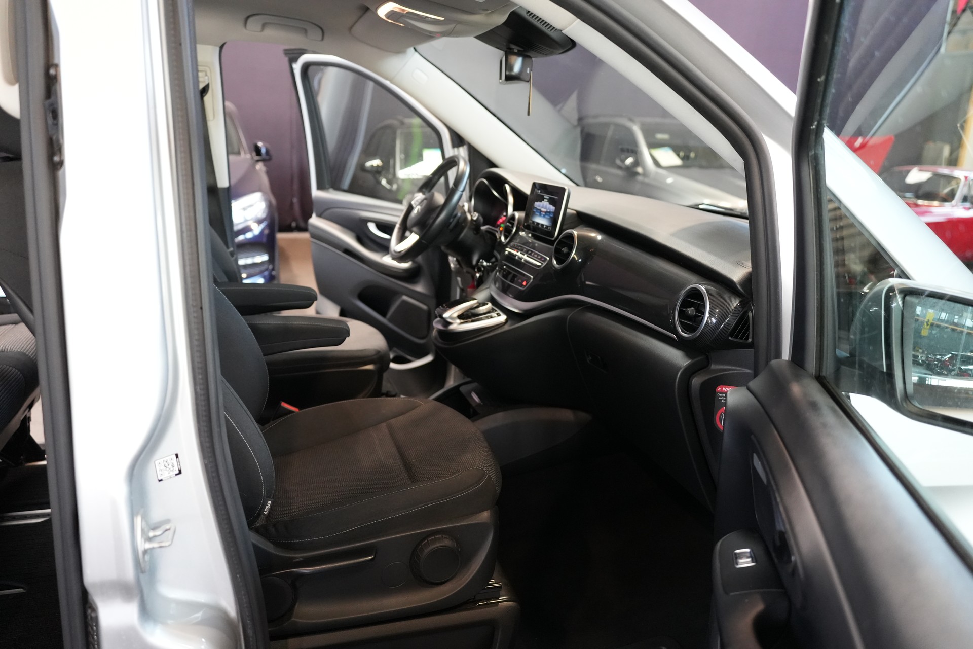 MERCEDES-BENZ V 250 d lang 4Matic 7G-Tronic-image-12