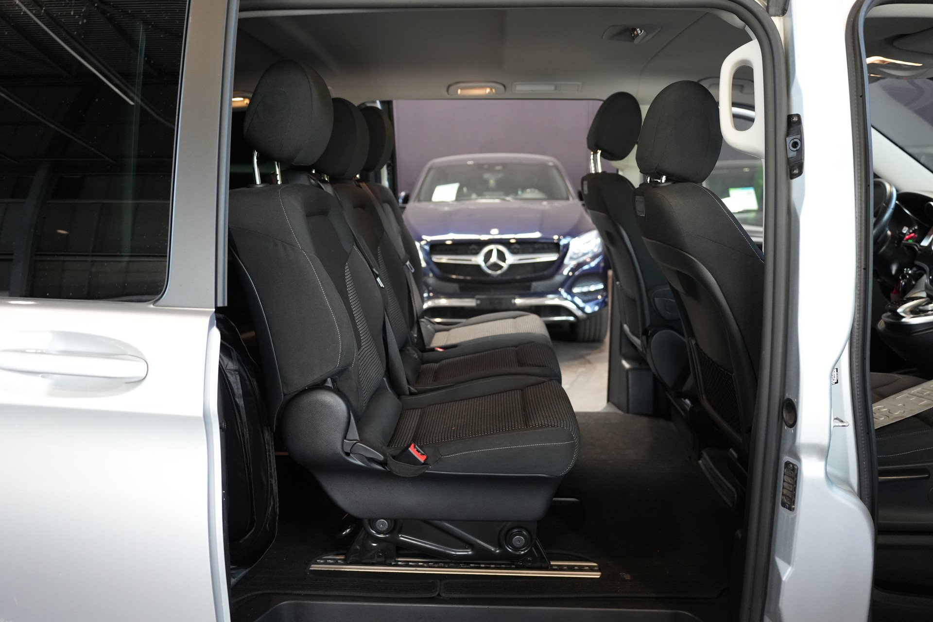 MERCEDES-BENZ V 250 d lang 4Matic 7G-Tronic-image-11