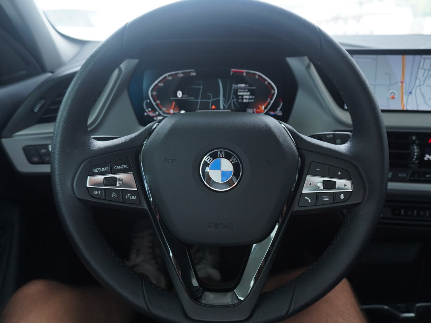 BMW 118i Essential Edition Steptronic-image-7