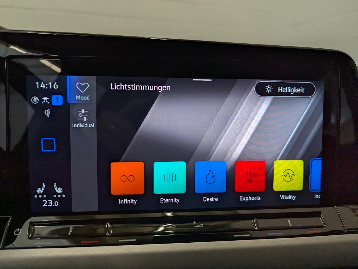 VW Golf VIII 1.5 TSI Life DSG*1.HAND CH-AUTO 12MT GAR VOLL-LED NAVI PRO VIRTUAL CAM HARMAN/KARDON ACC*-image-19