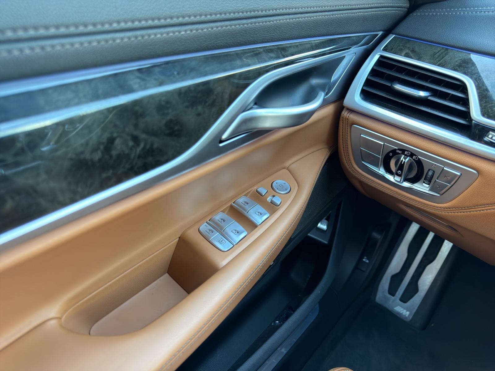 BMW 750i xDrive M Sport Steptronic (CH)-image-16