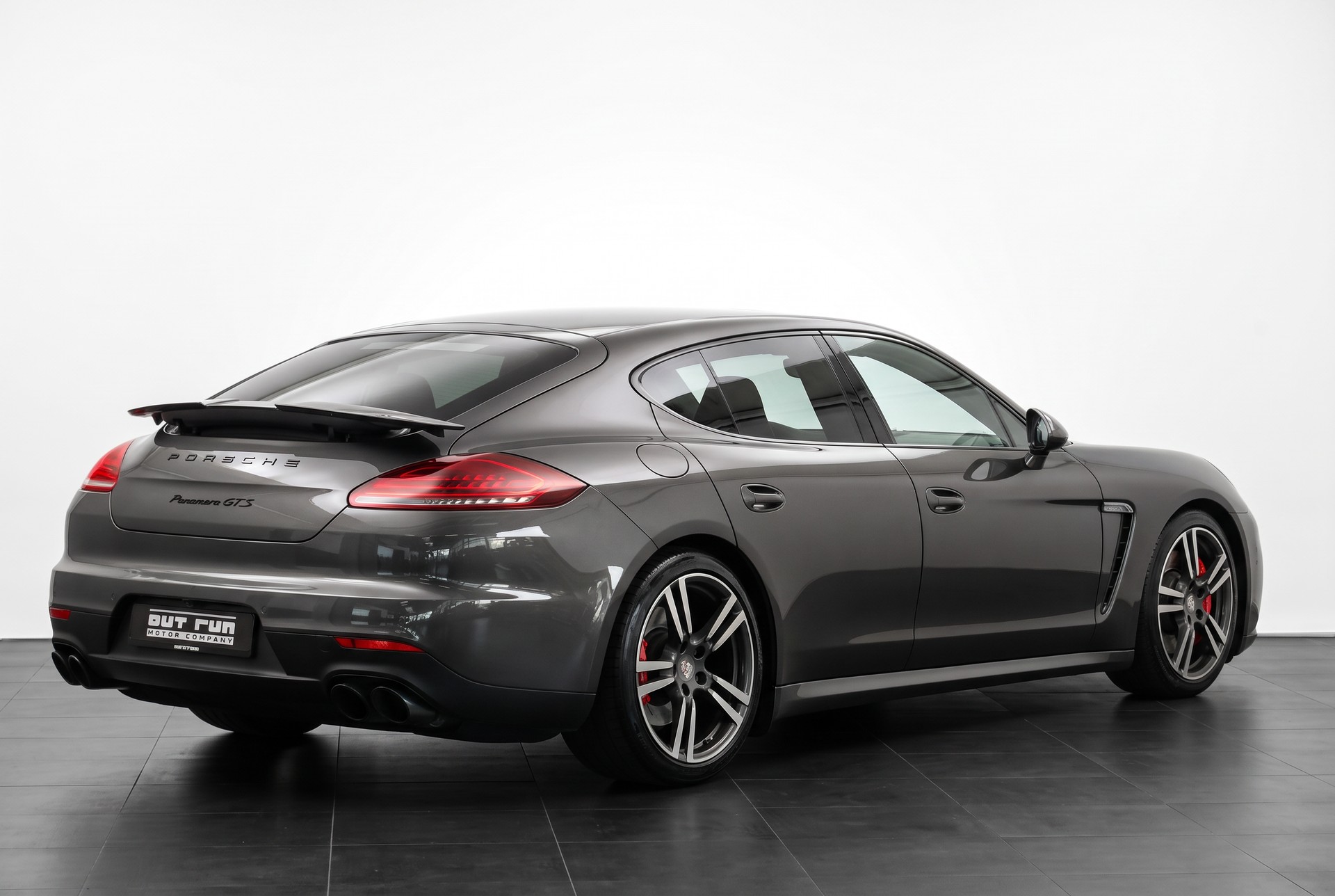 PORSCHE Panamera GTS 4.8 PDK-showroom-element-3