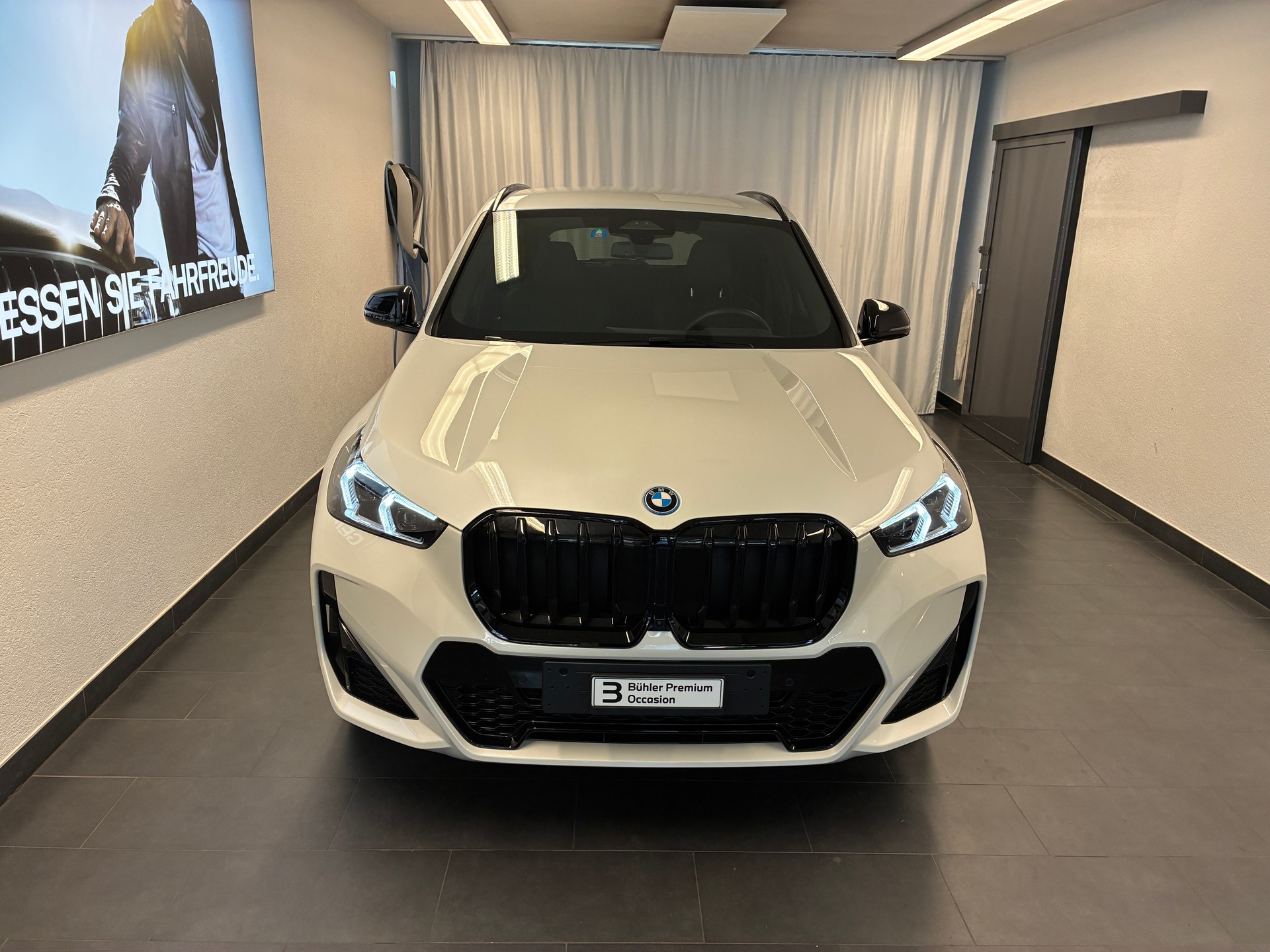 BMW X1 25e xDrive M Sport-showroom-element-2