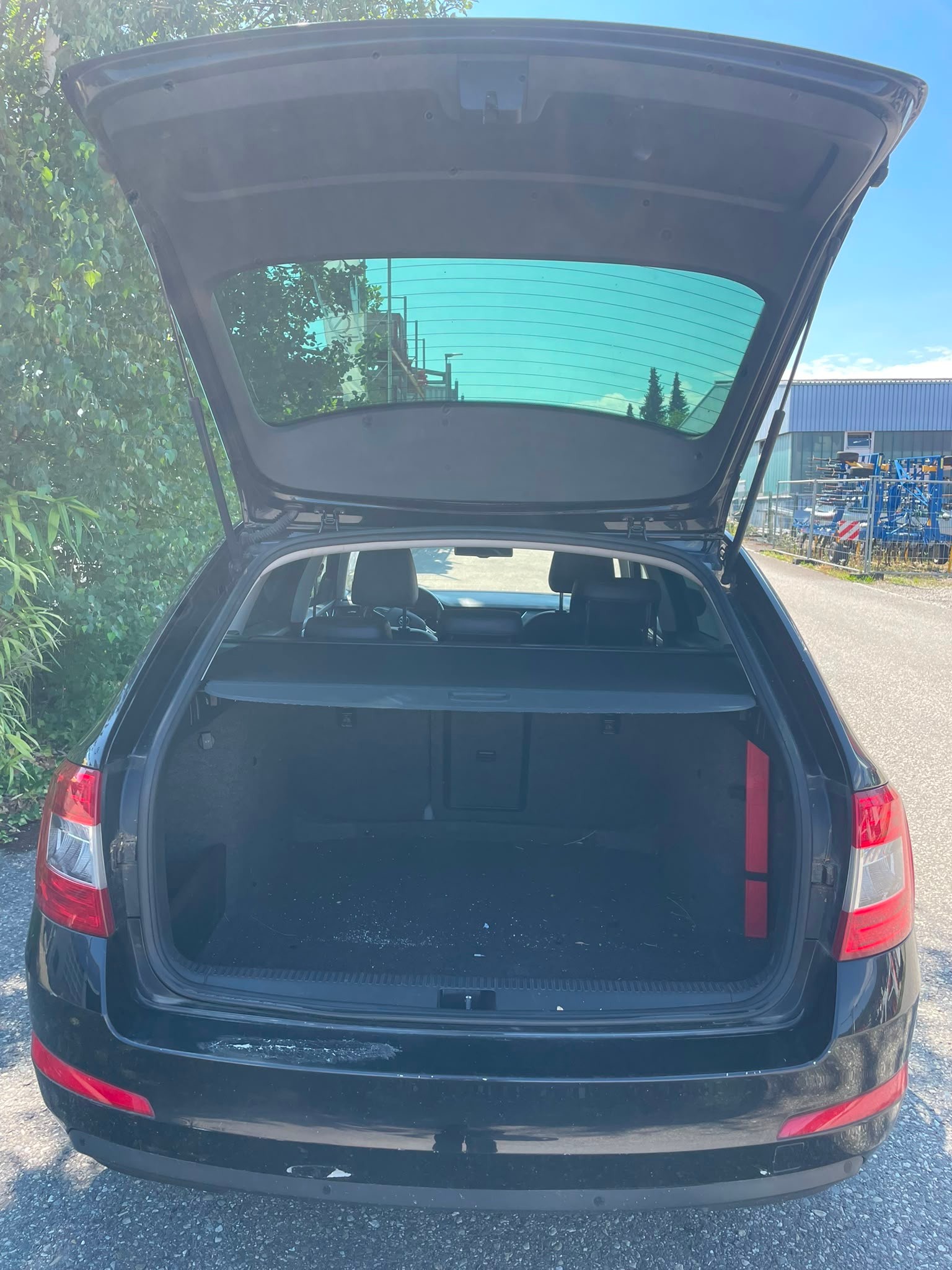 SKODA Octavia Combi 1.8 TSI Ambition DSG-image-12