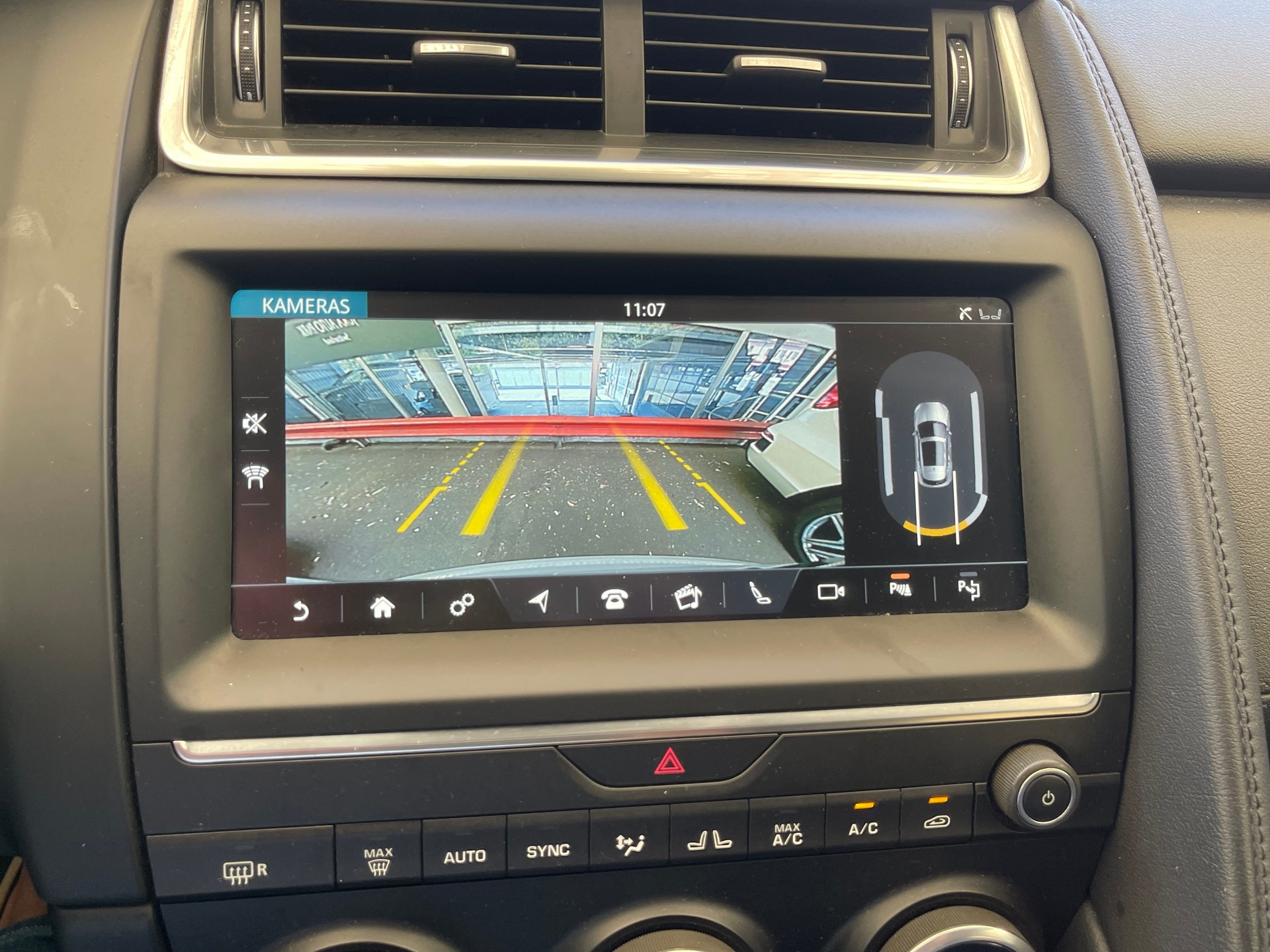 JAGUAR E-Pace 2.0d D150 S AWD Automatik-image-9