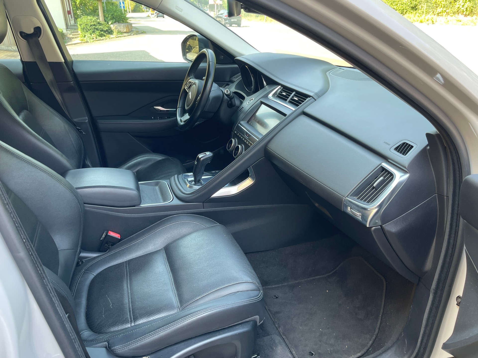 JAGUAR E-Pace 2.0d D150 S AWD Automatik-image-10