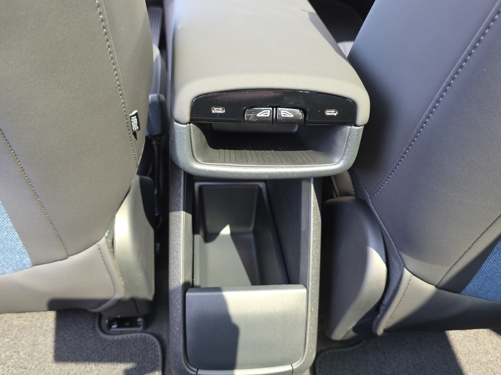 VOLVO EX 30 E60 Twin Ultra Performance Sw. Black Ed. AWD-image-20