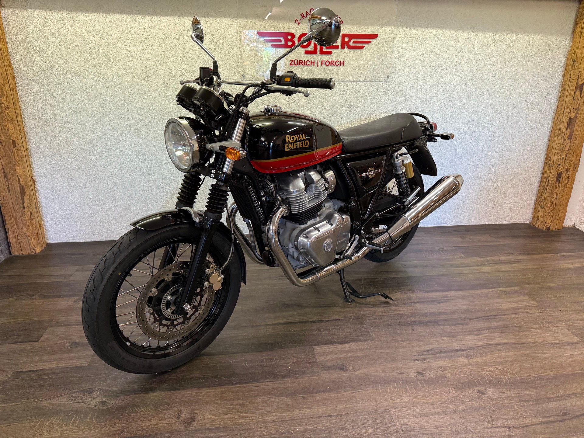 ROYAL ENFIELD Interceptor 650 Standard-showroom-element-1