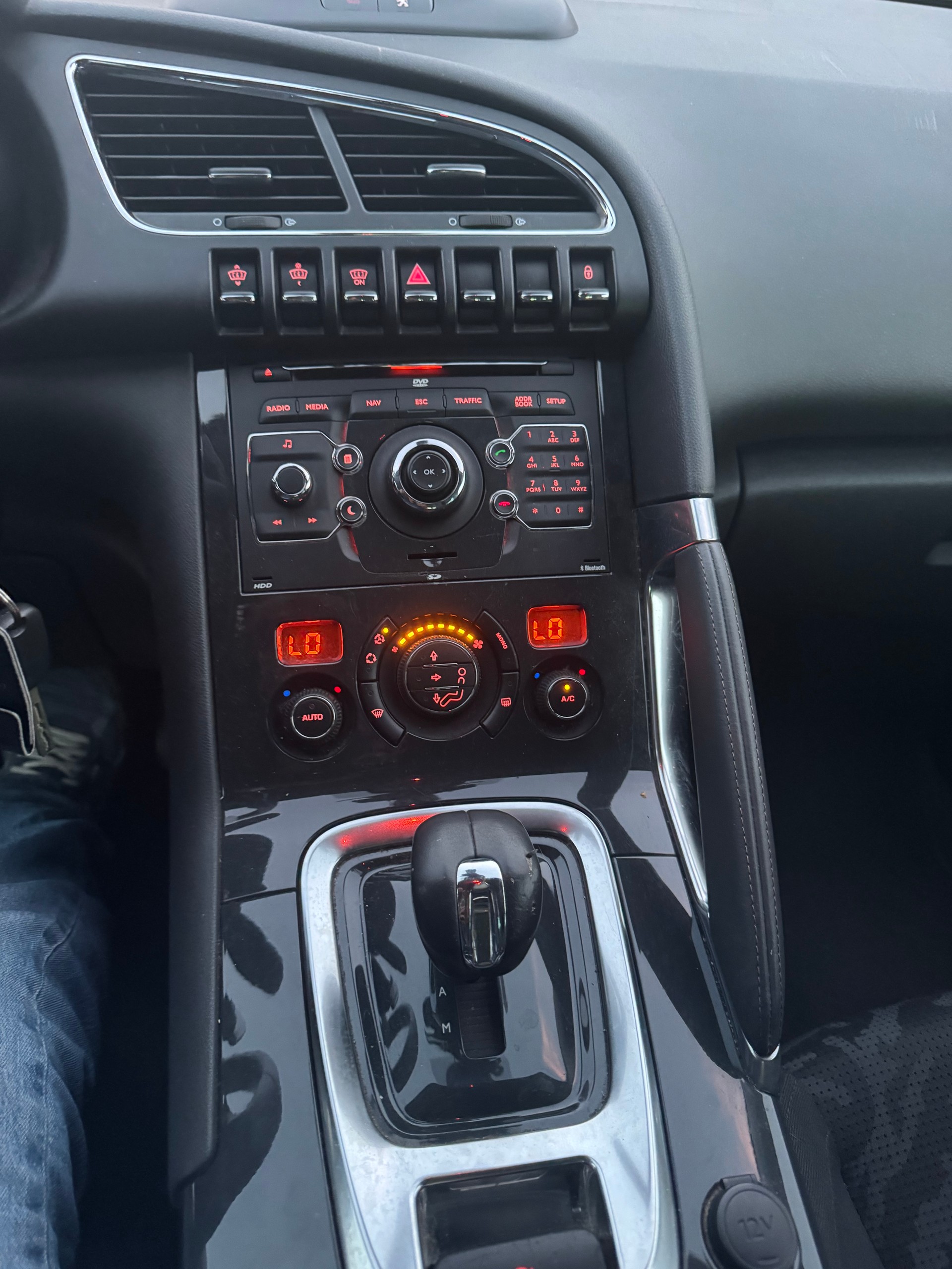 PEUGEOT 3008 HYbrid4 2.0 HDI EGS6-image-16