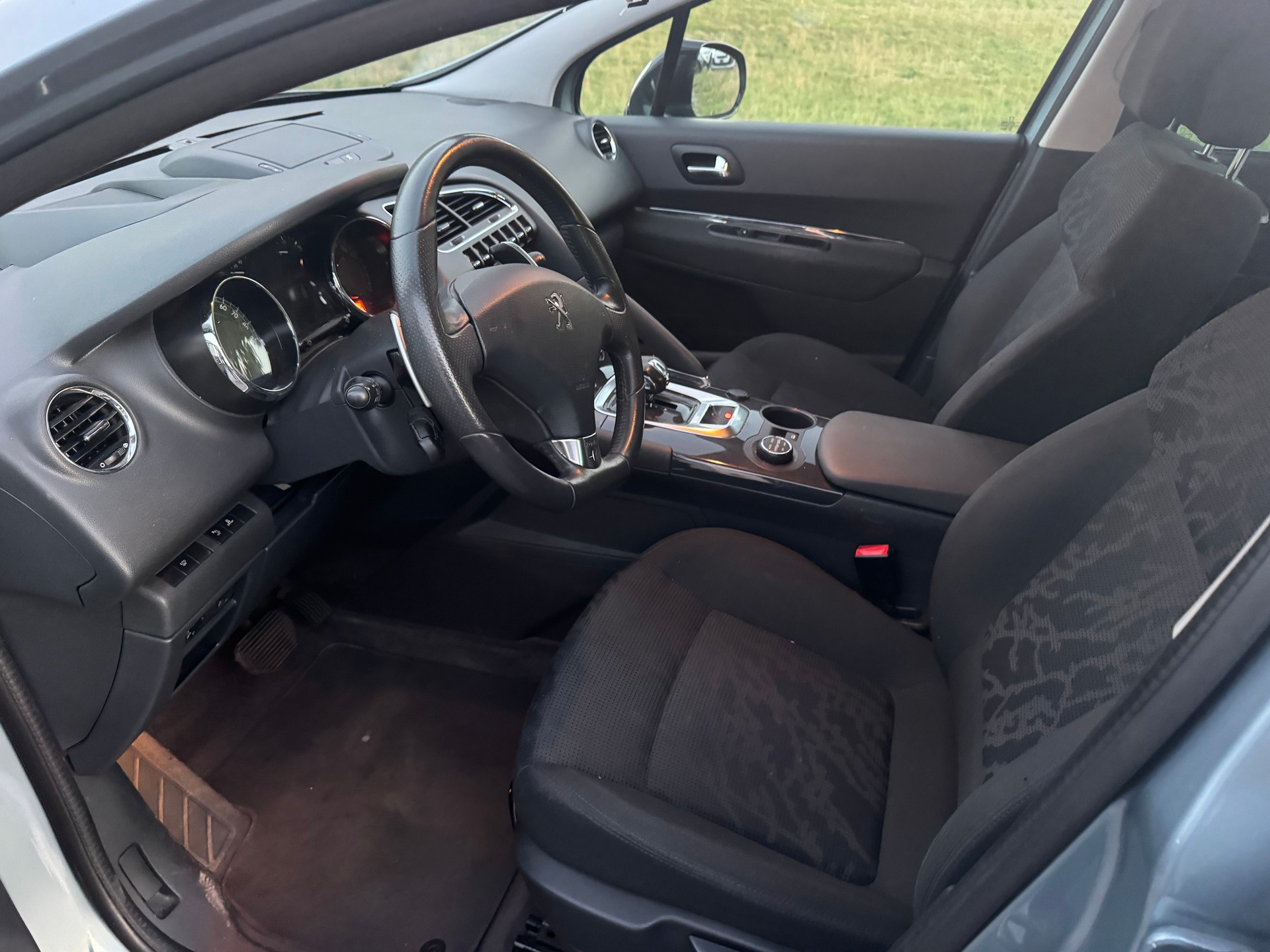 PEUGEOT 3008 HYbrid4 2.0 HDI EGS6-image-8