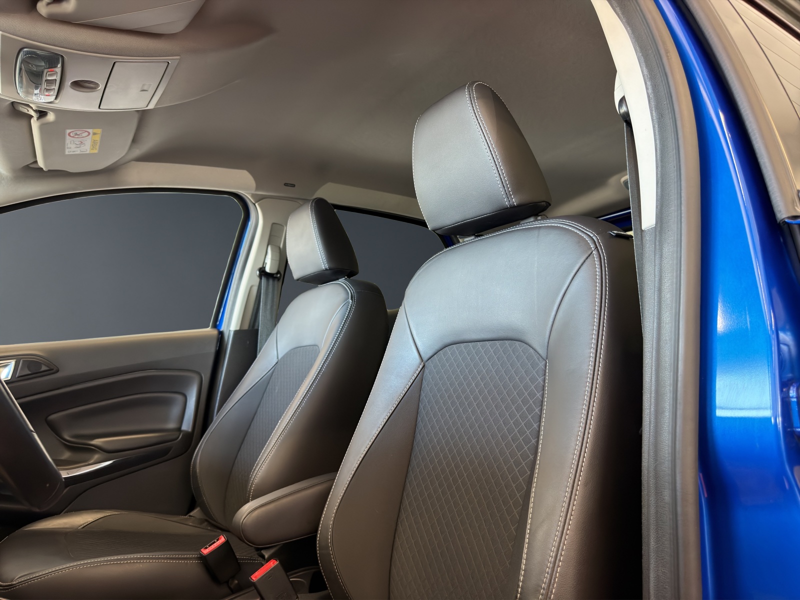 FORD EcoSport 1.5 Titanium PowerShift-image-15