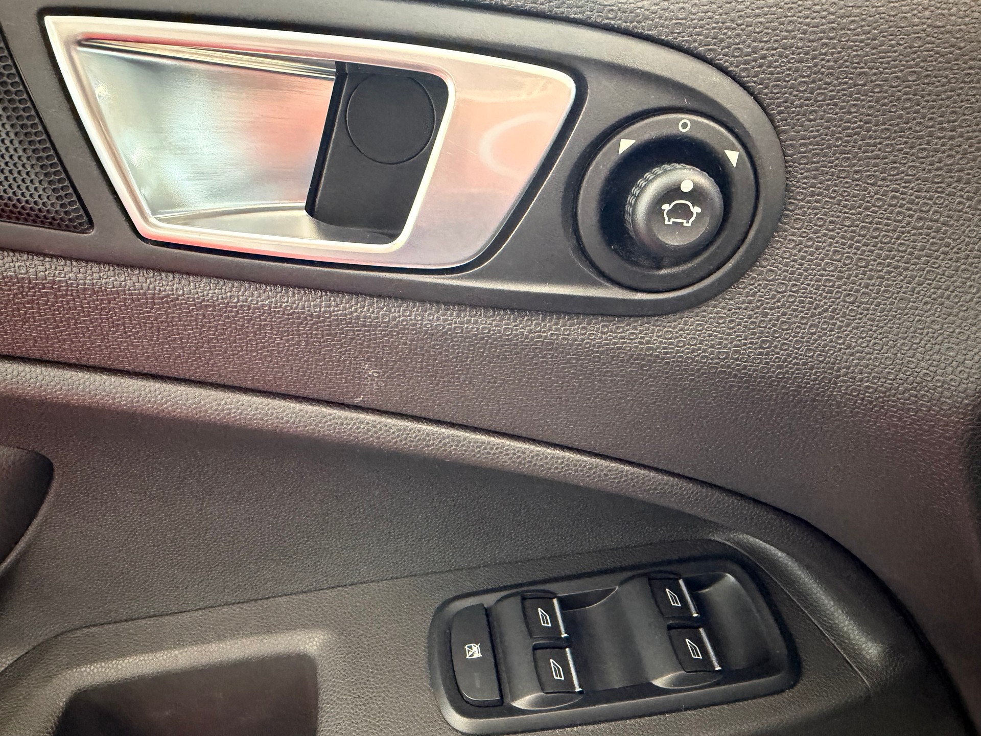 FORD EcoSport 1.5 Titanium PowerShift-image-21