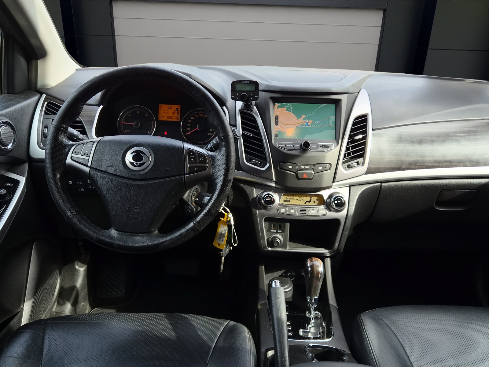 KGM-SsangYong Korando 2.2 e-XDi Sapphire 4WD Automatic-image-5