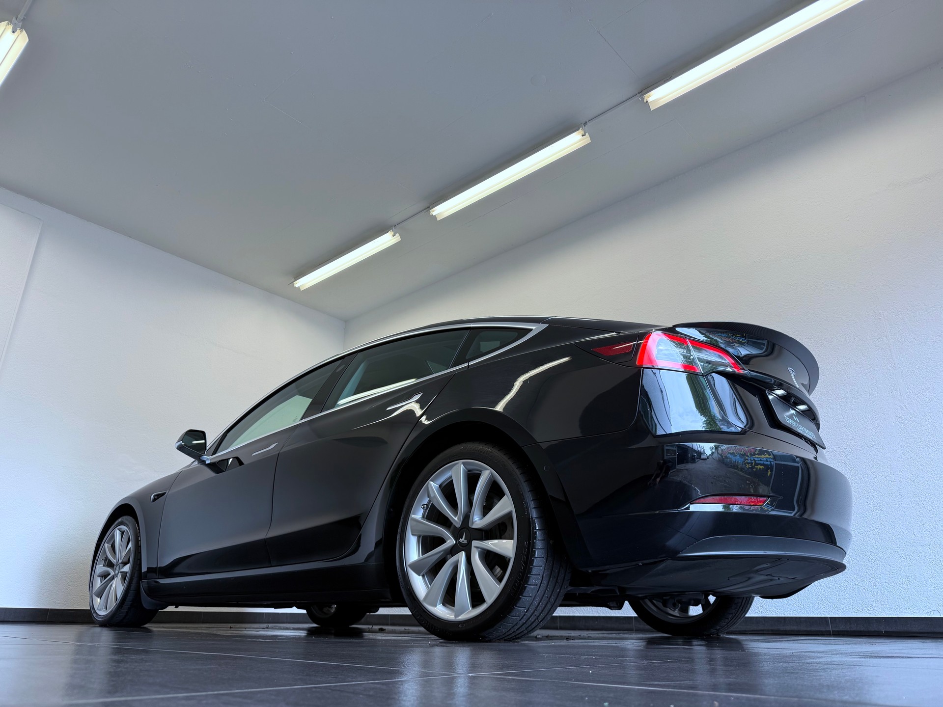 TESLA Model 3 Long Range Dual Motor AWD-image-9