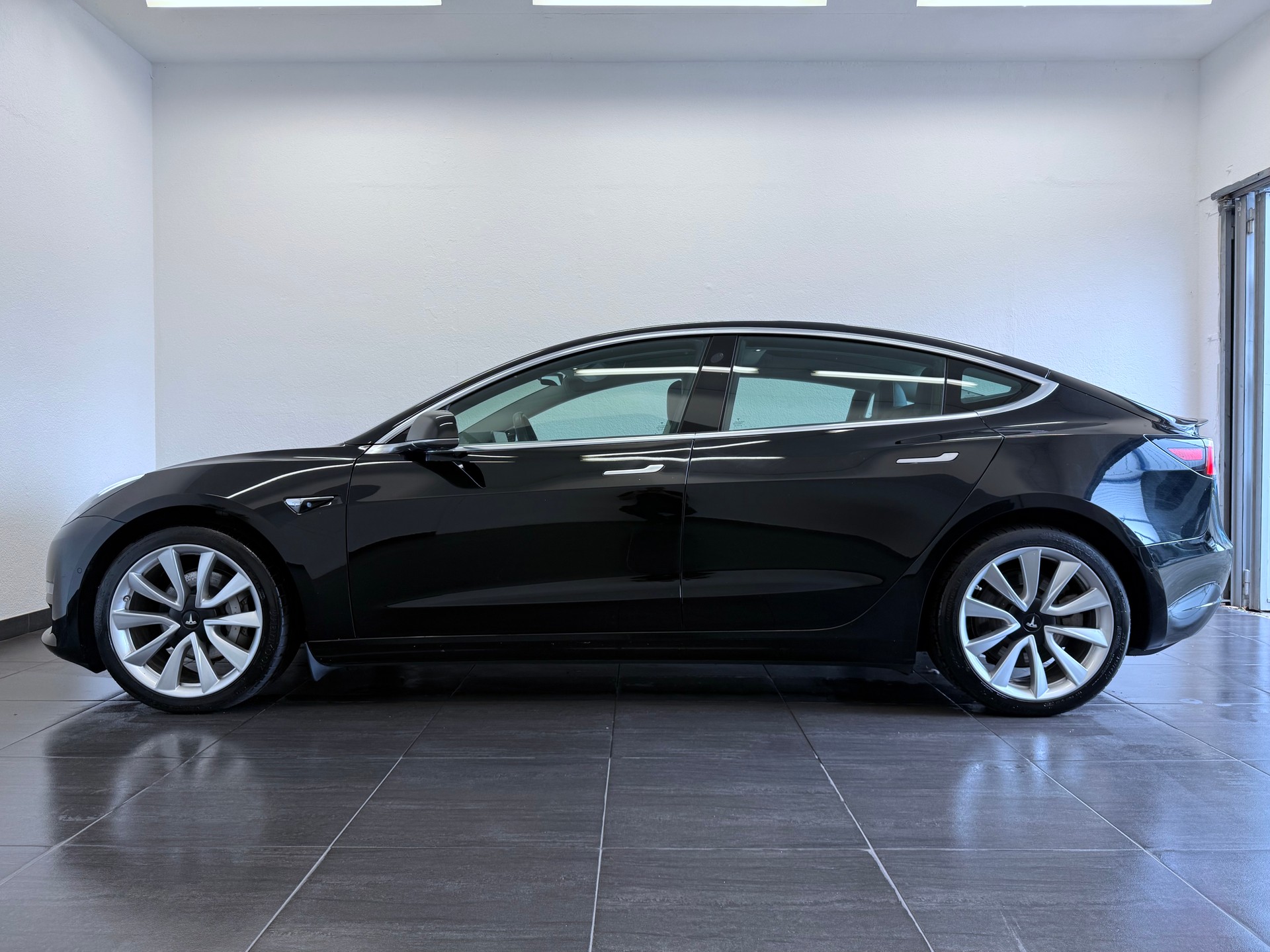 TESLA Model 3 Long Range Dual Motor AWD-image-6