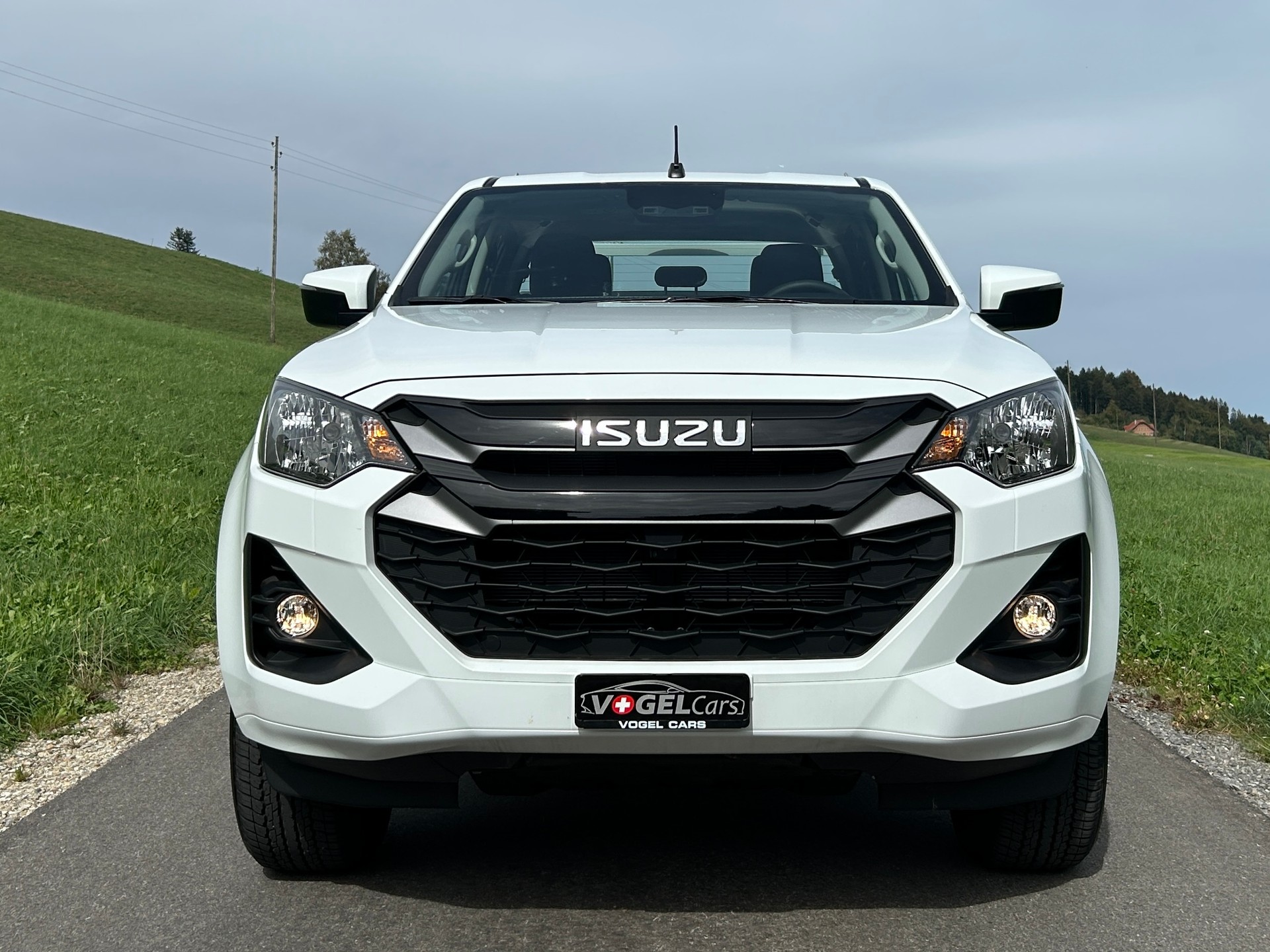 ISUZU D-MAX 1.9 CrewCab N60BB+ 4x4 AT Alubrücke-image-2