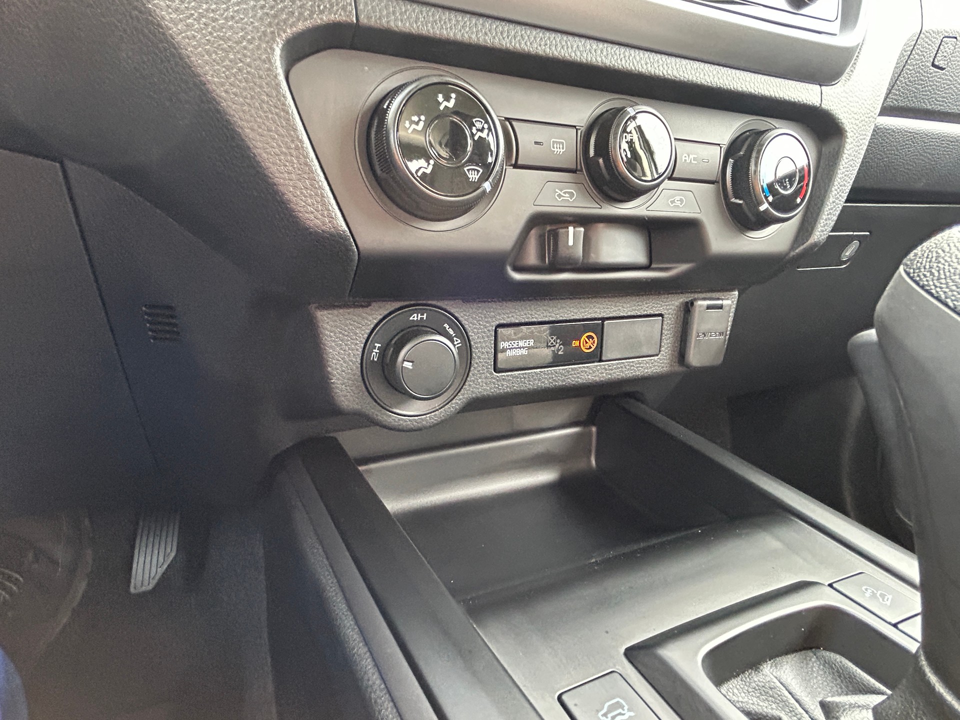 ISUZU D-MAX 1.9 CrewCab N60BB+ 4x4 AT Alubrücke-image-12