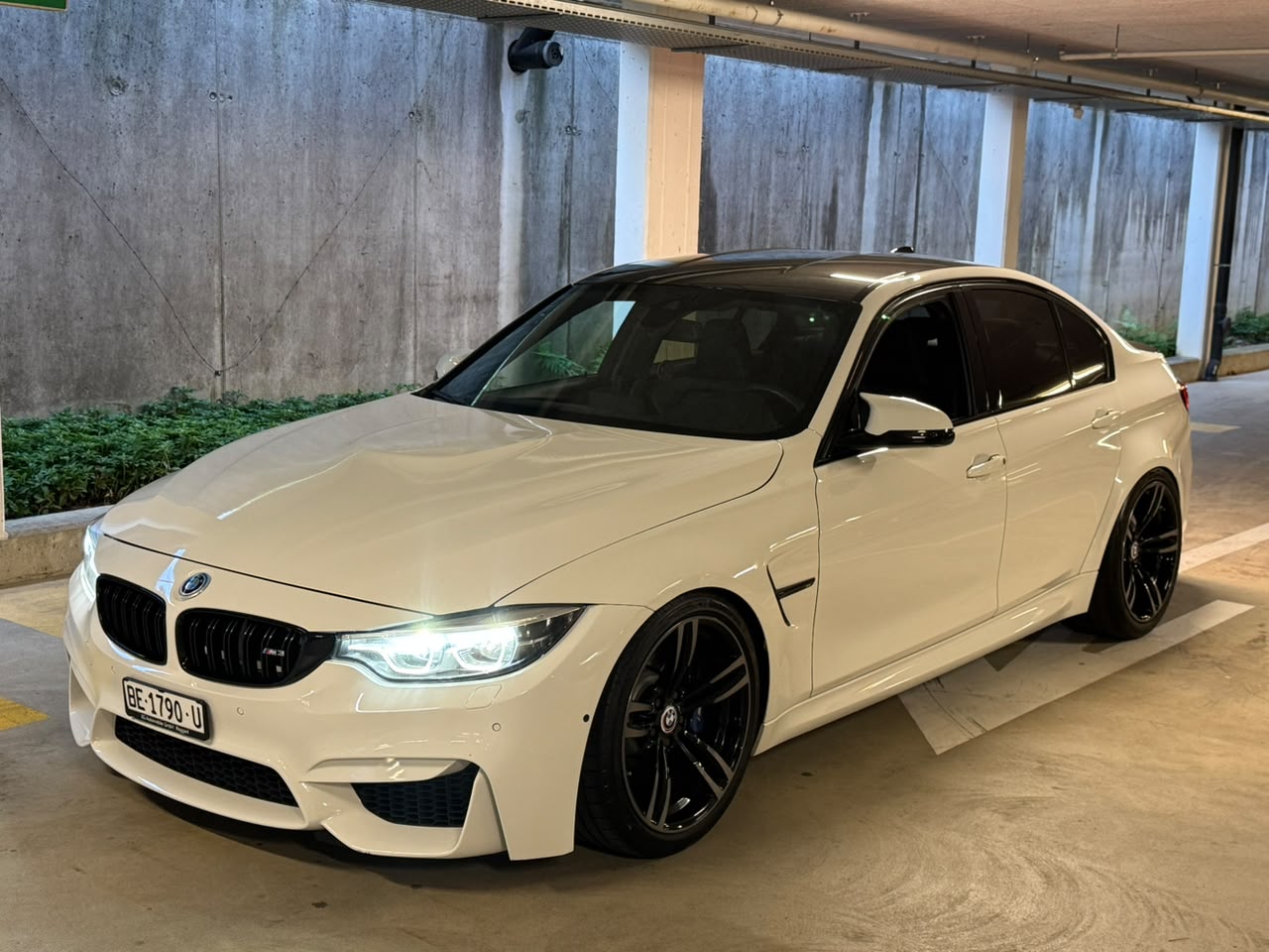 BMW M3 Competition Drivelogic-showroom-element-1