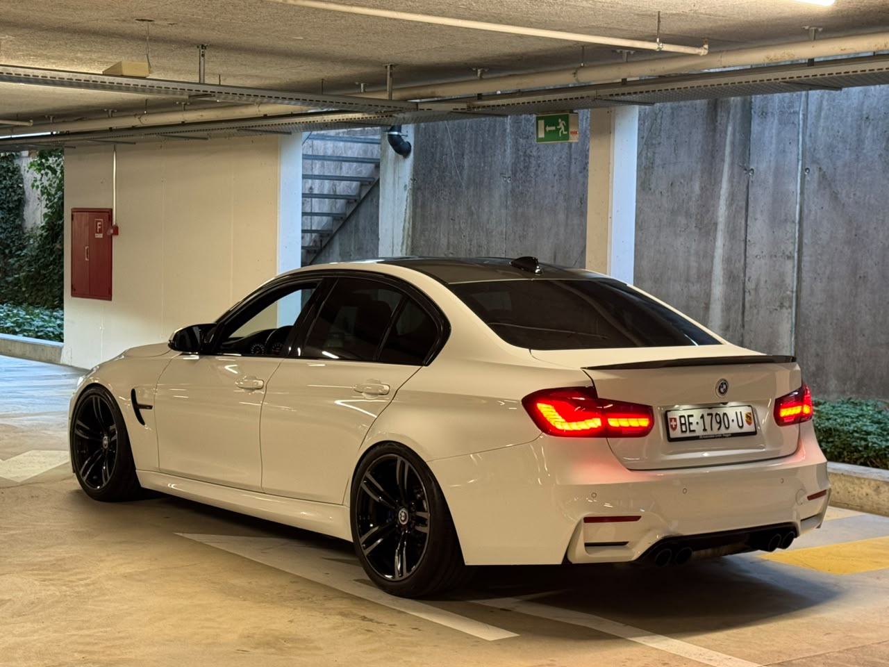 BMW M3 Competition Drivelogic-showroom-element-3